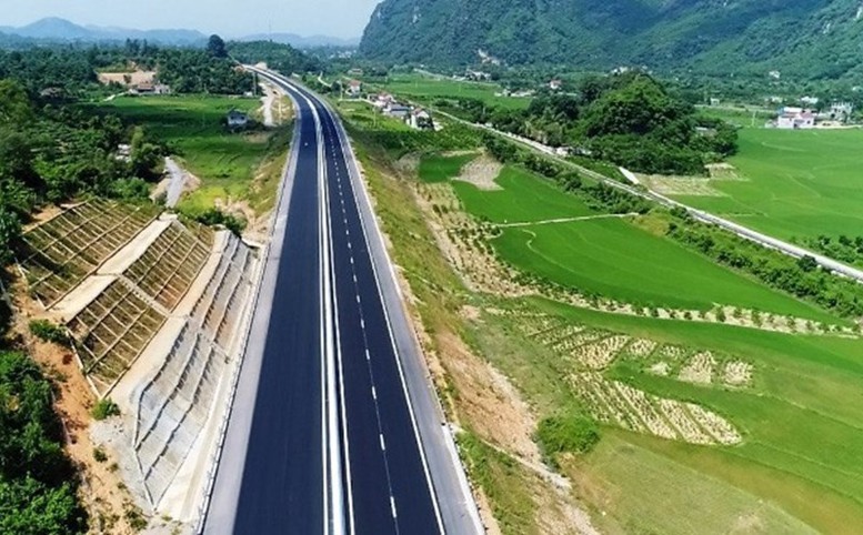 Hệ thống hạ tầng giao th&ocirc;ng, năng lượng, đ&ocirc; thị v&agrave; hạ tầng số đang được đầu tư ng&agrave;y c&agrave;ng đồng bộ, b&agrave;i bản.