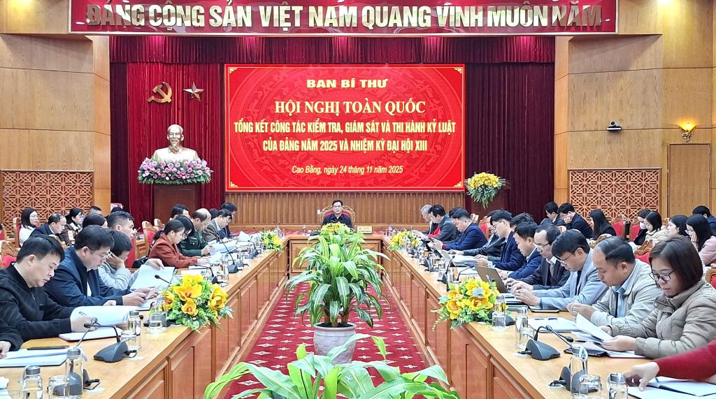 Các đại biểu tham dự hội nghị tại điểm cầu tỉnh Cao Bằng.