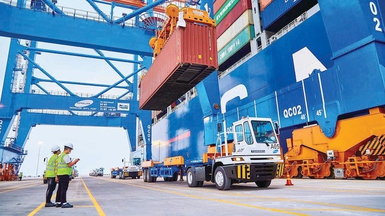 Xuất nhập khẩu Việt Nam c&oacute; bước tăng trưởng ngoạn mục.