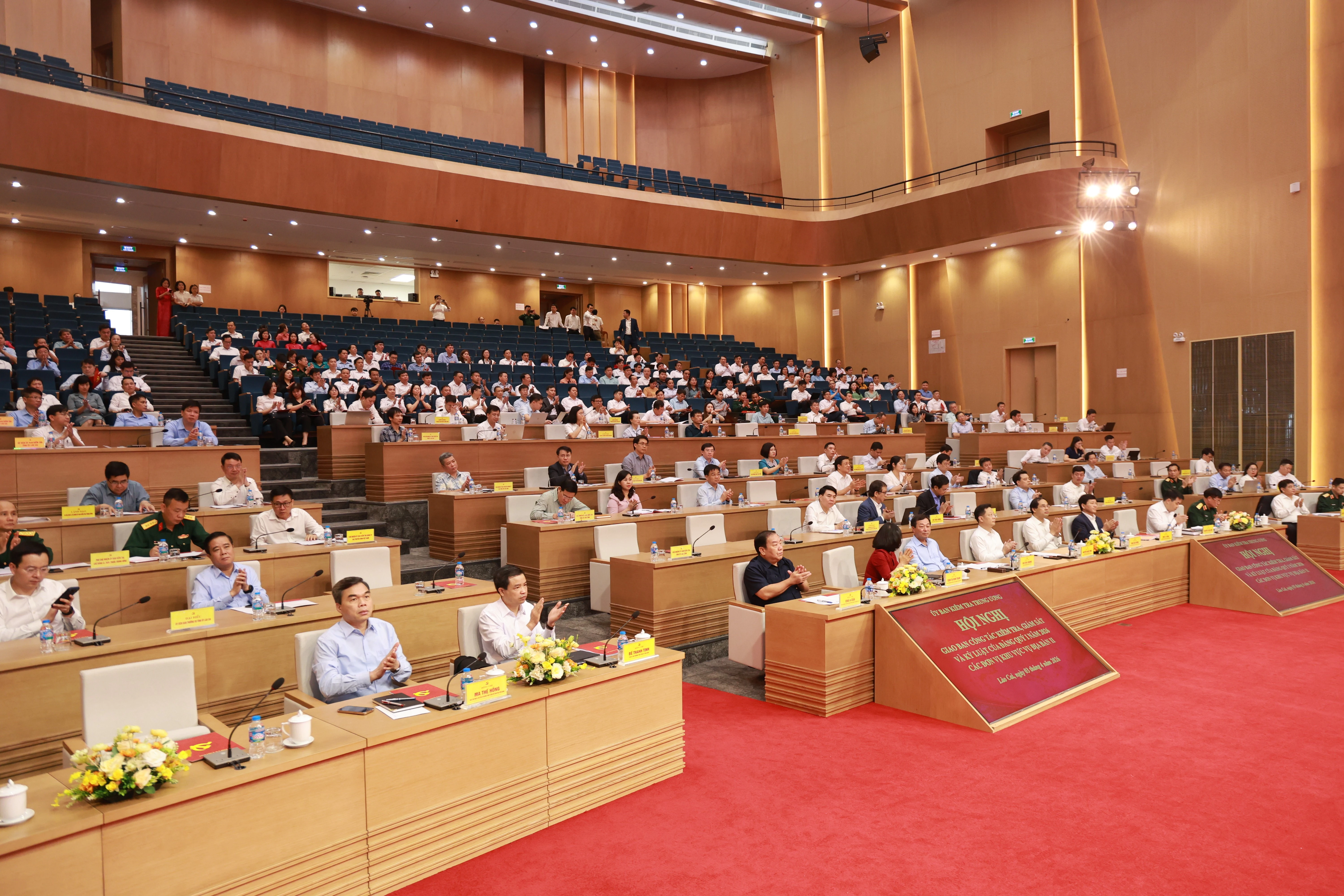 Các đại biểu dự hội nghị. 060a9817.jpg