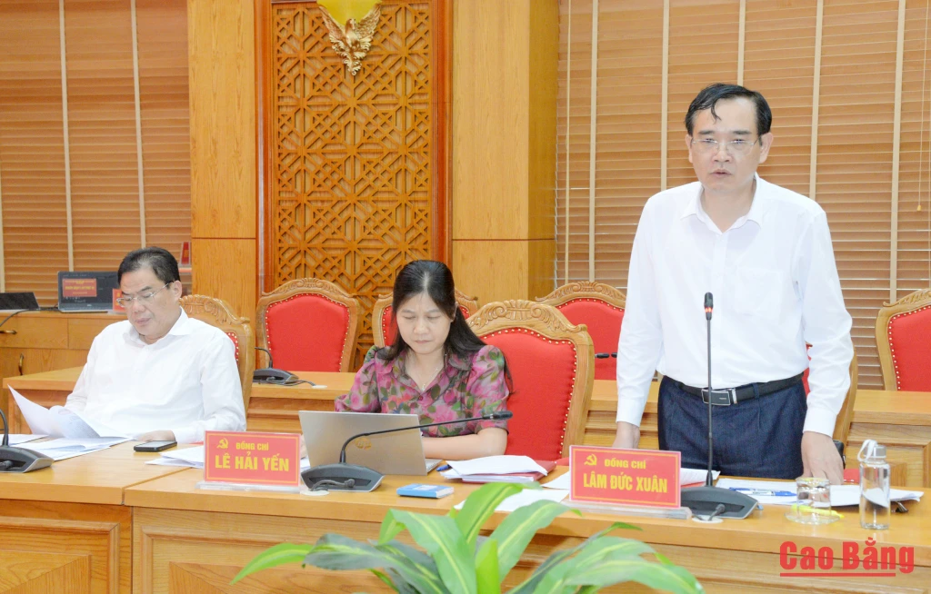 Lãnh đạo Ban Nội chính Tỉnh ủy báo cáo tình hình thực hiện kết luận phiên họp thứ 15.