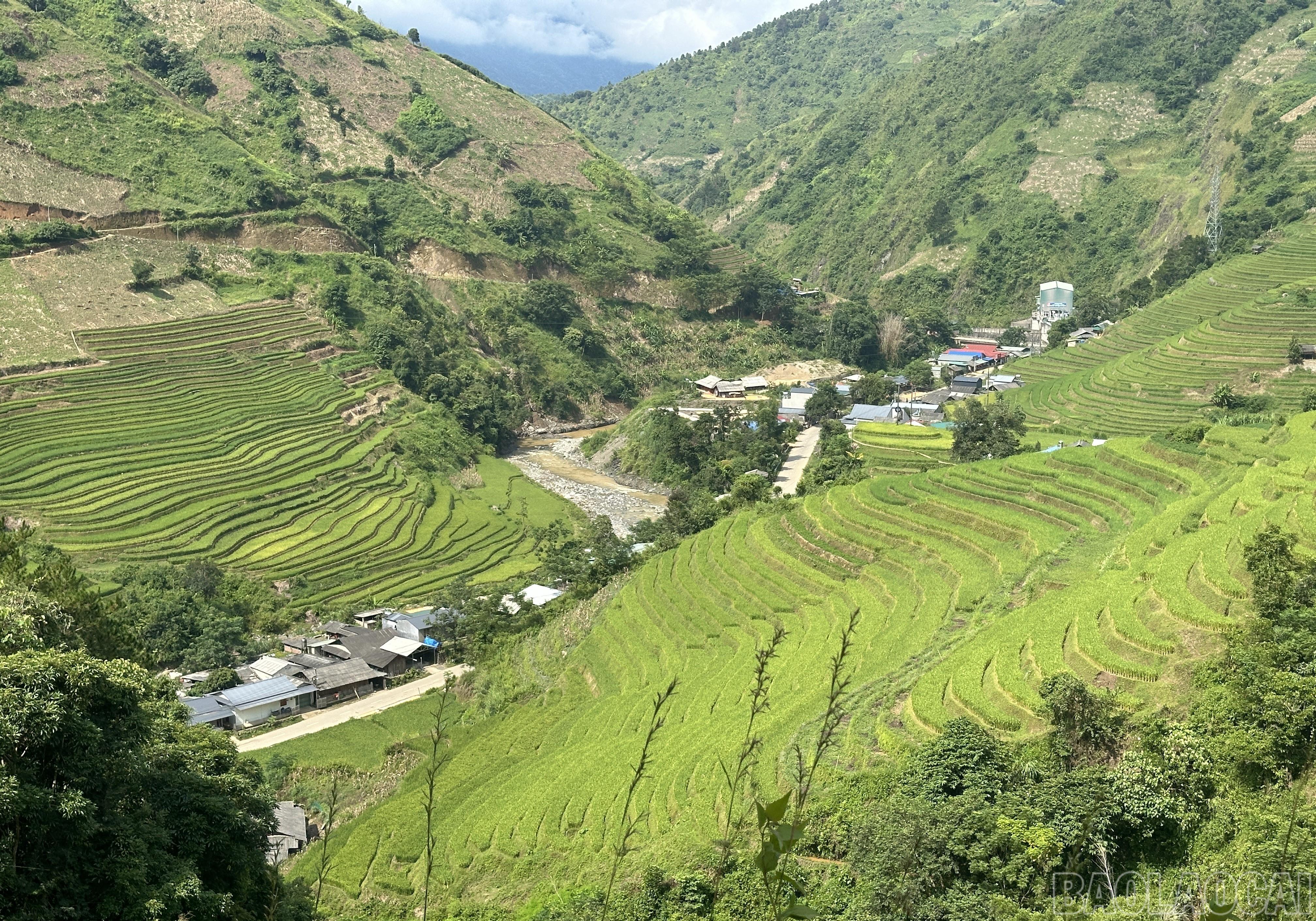 Một số hộ dân ở Háng Blaha B đã có thêm nhà gần quốc lộ. baolaocai-br_5-7718.jpg