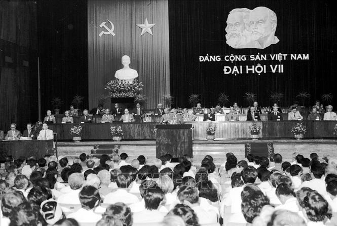 Quang cảnh Đại hội VII của Đảng.