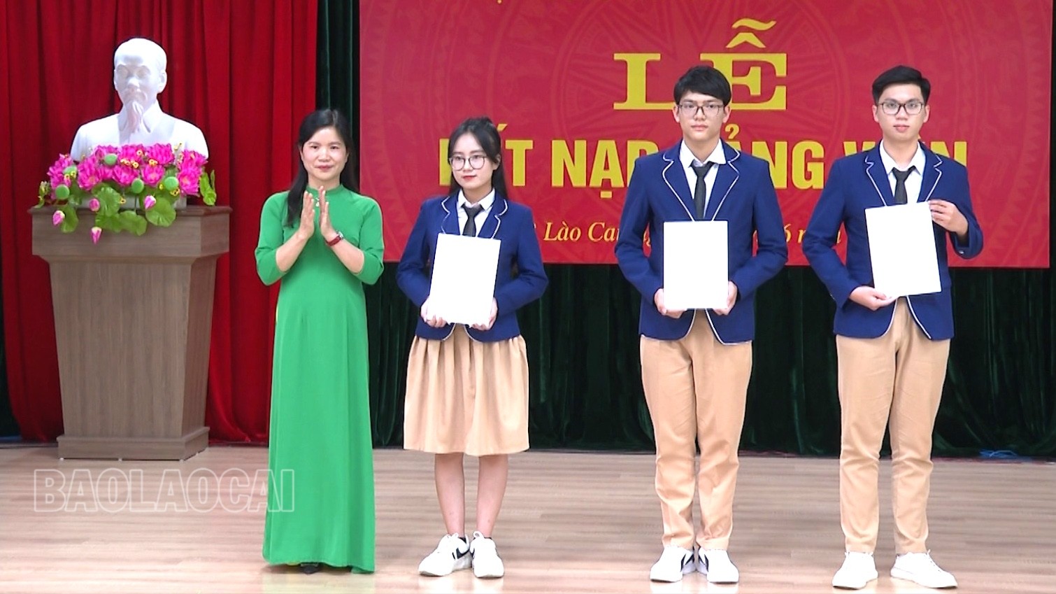 Lễ kết nạp đảng viên mới tại Chi bộ Trường THPT Lào Cai ket-nappp-992.jpg