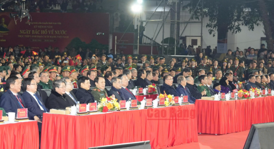 C&aacute;c đồng ch&iacute; l&atilde;nh đạo Đảng, Nh&agrave; nước dự Chương tr&igrave;nh.