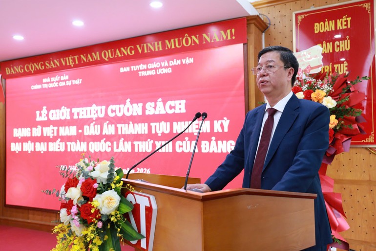 PGS,TS Vũ Trọng Lâm, Giám đốc - Tổng Biên tập Nhà xuất bản Chính trị quốc gia Sự thật phát biểu tại buổi lễ.