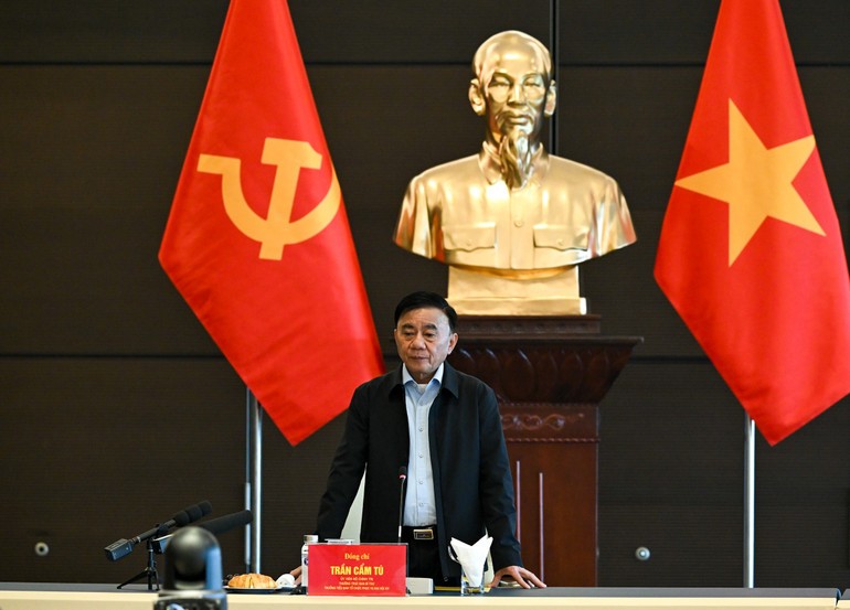 Thường trực Ban B&iacute; thư Trần Cẩm T&uacute; ph&aacute;t biểu kết luận tại buổi l&agrave;m việc với c&aacute;c cơ quan sau khi kết th&uacute;c buổi sơ duyệt.