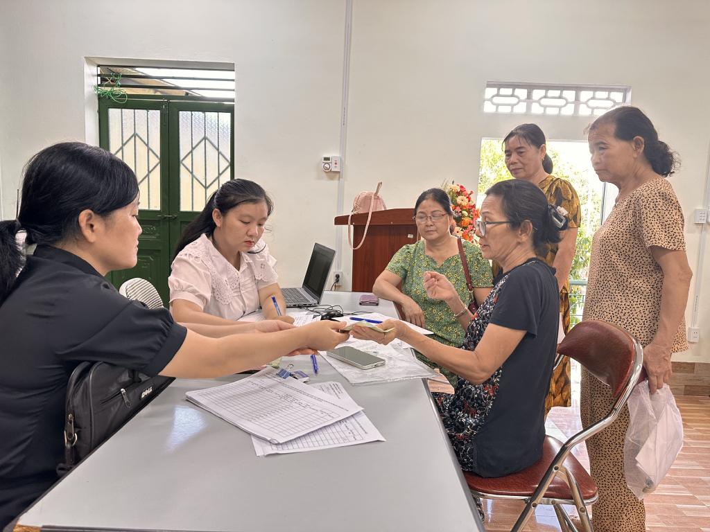 các cơ quan, đơn vị, địa phương tập trung triển khai tặng quà nhân dân nhân dịp kỷ niệm 80 năm Cách mạng tháng Tám và Quốc khánh 2/9