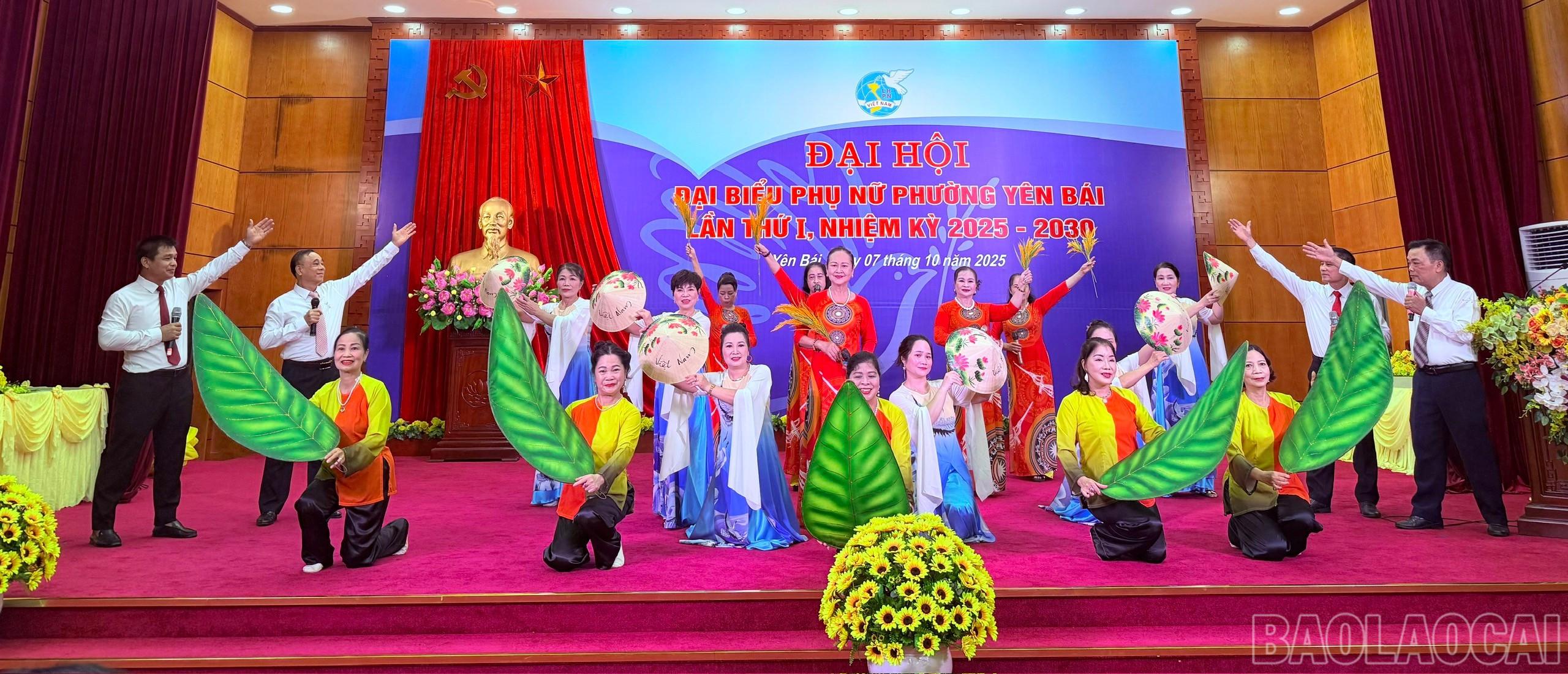 Một tiết mục văn nghệ chào mừng đại hội.