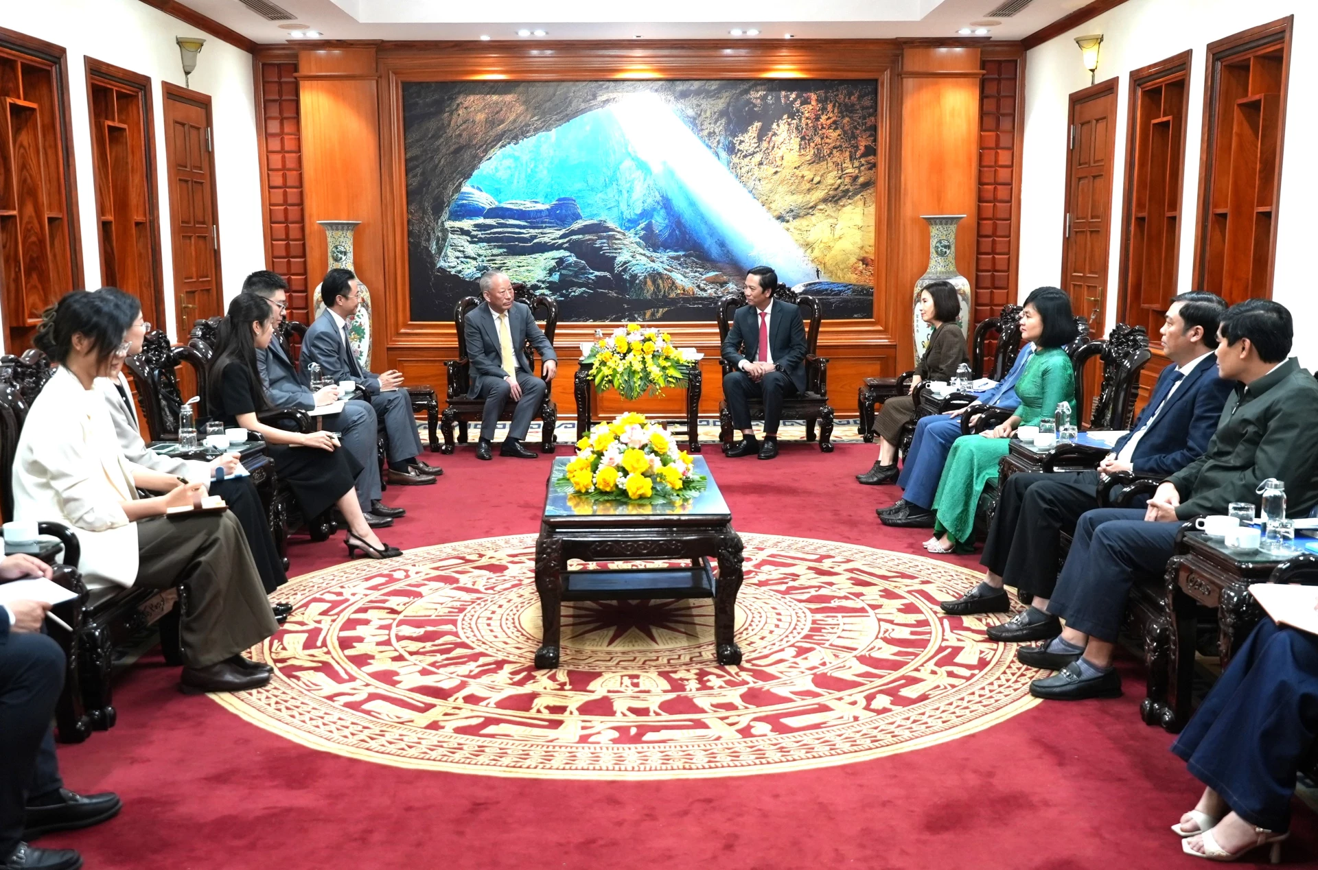 Quang cảnh buổi tiếp và làm việc giữa lãnh đạo tỉnh Quảng Trị và lãnh đạo Tập đoàn Xây dựng Thái Bình Dương ( Trung Quốc) - Ảnh: Trung Đức