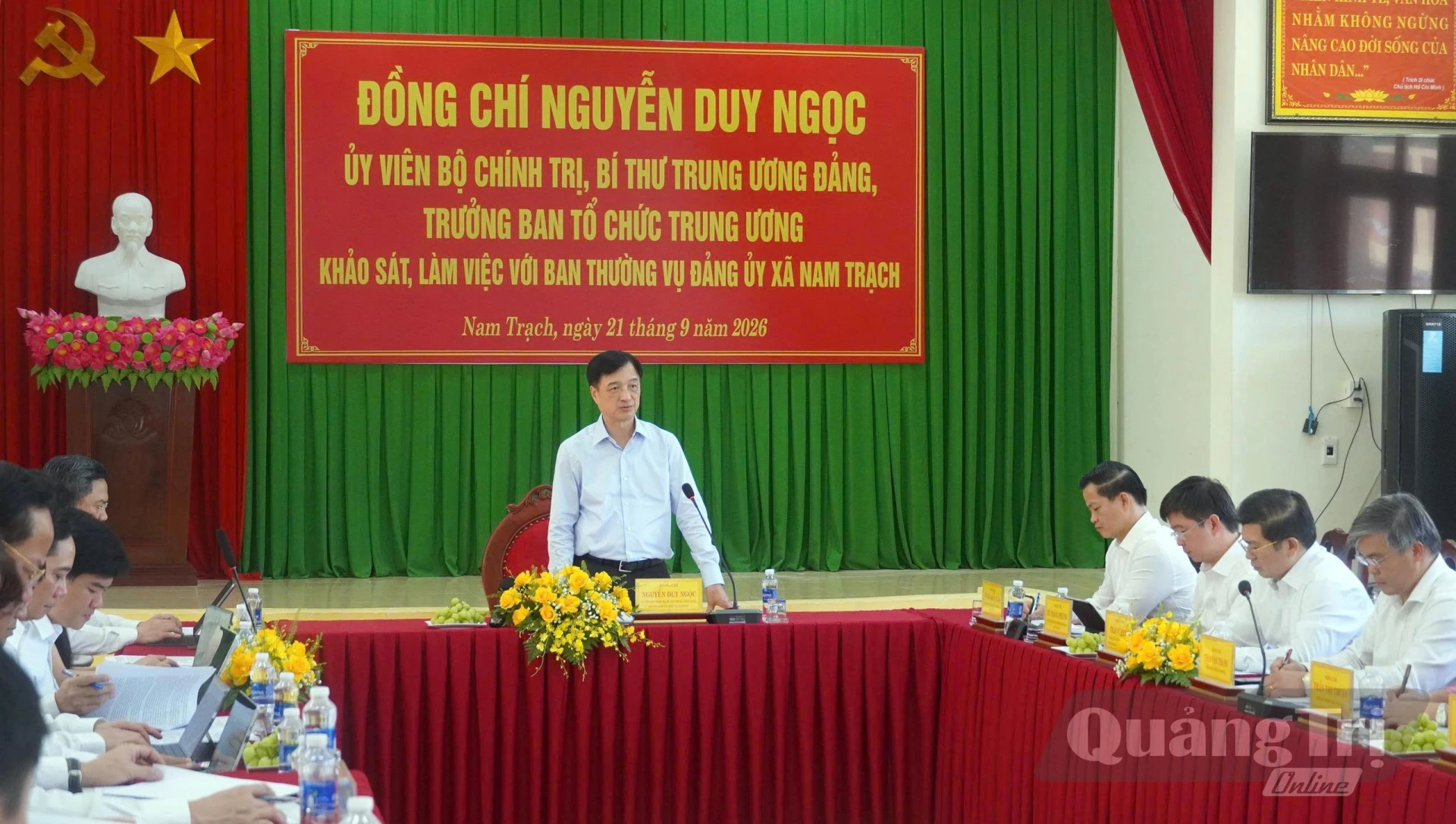 Đồng chí Nguyễn Duy Ngọc, Ủy viên Bộ Chính trị, Bí thư Trung ương Đảng, Trưởng ban Tổ chức Trung ương phát biểu tại buổi khảo sát mô hình chính quyền địa phương hai cấp tại xã Nam Trạch - Ảnh: N.M