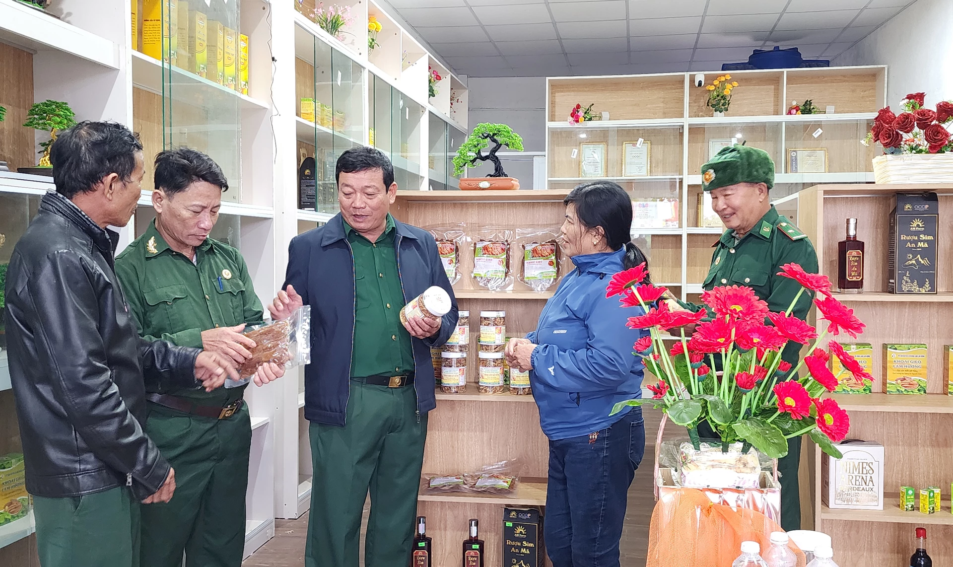 Cựu chiến binh tiên phong trên mặt trận kinh tế - Ảnh: T.Long