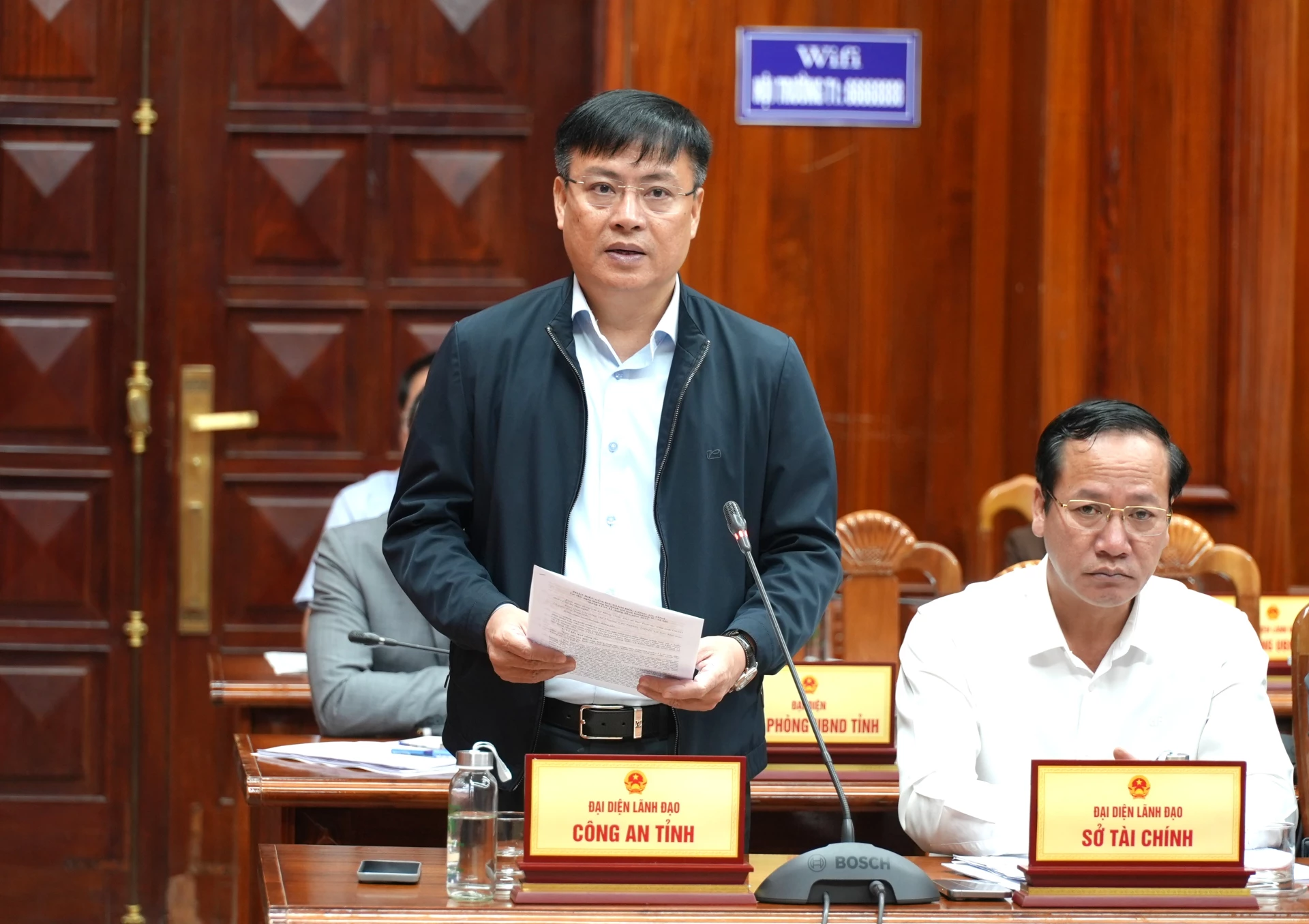 Đồng chí Thiếu tướng Nguyễn Thanh Liêm, Giám đốc Công an tỉnh phát biểu tại phiên họp - Ảnh: Trung Đức    