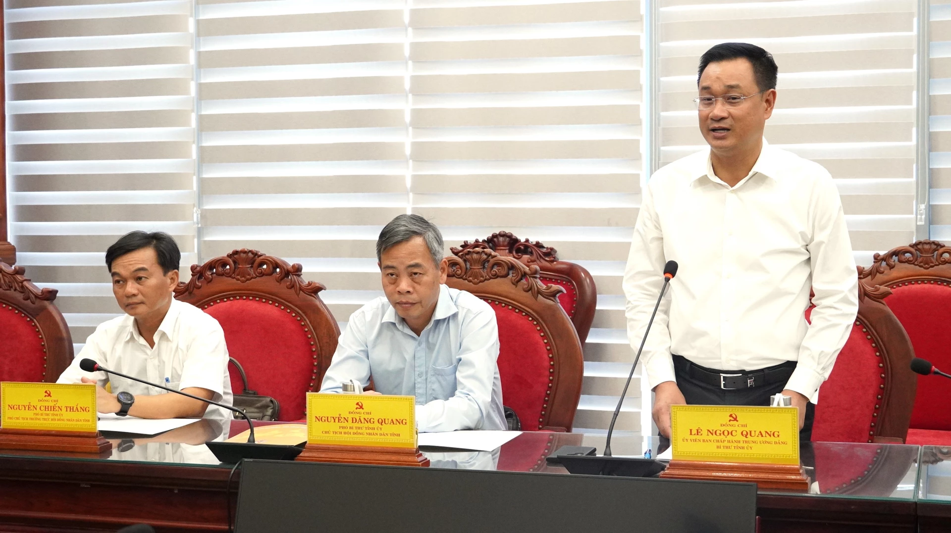 Bí thư Tỉnh ủy Lê Ngọc Quang đặt vấn đề tại buổi làm việc - Ảnh: QV