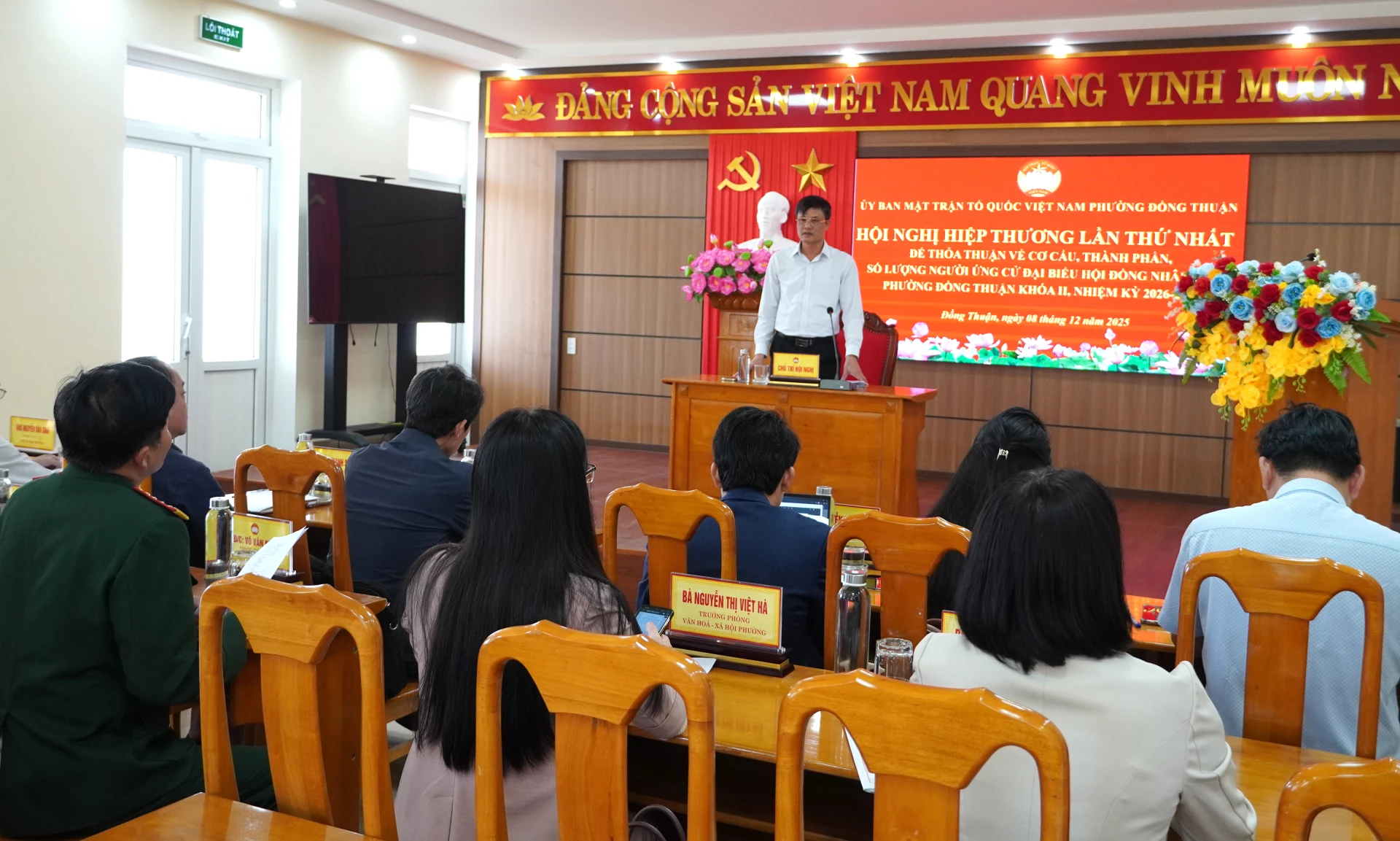 Chủ trì điều hành hội nghị. Ảnh: H.Tr.