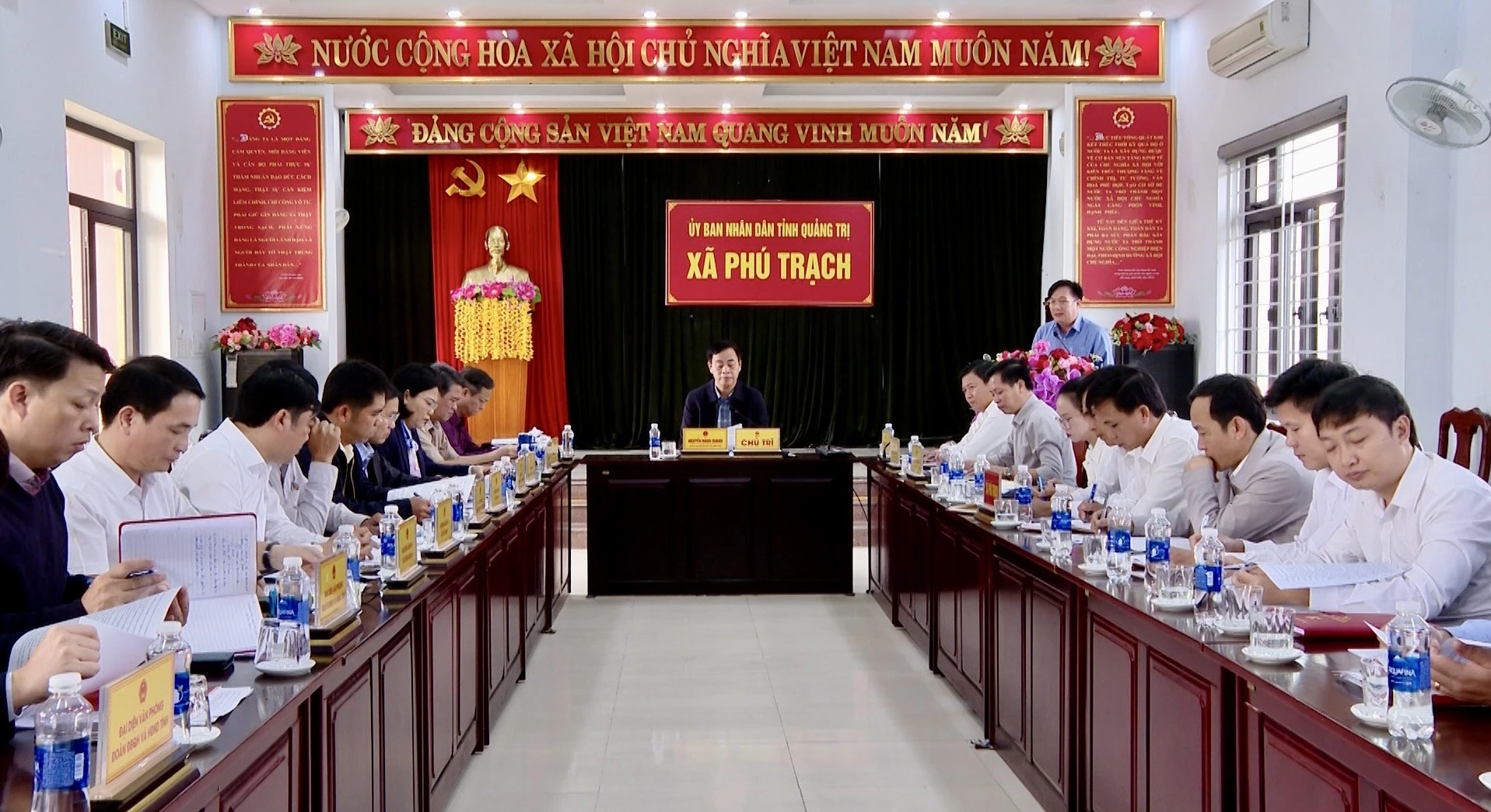 Quang cảnh buổi làm việc tại UBND xã Phú Trạch - Ảnh: B.C