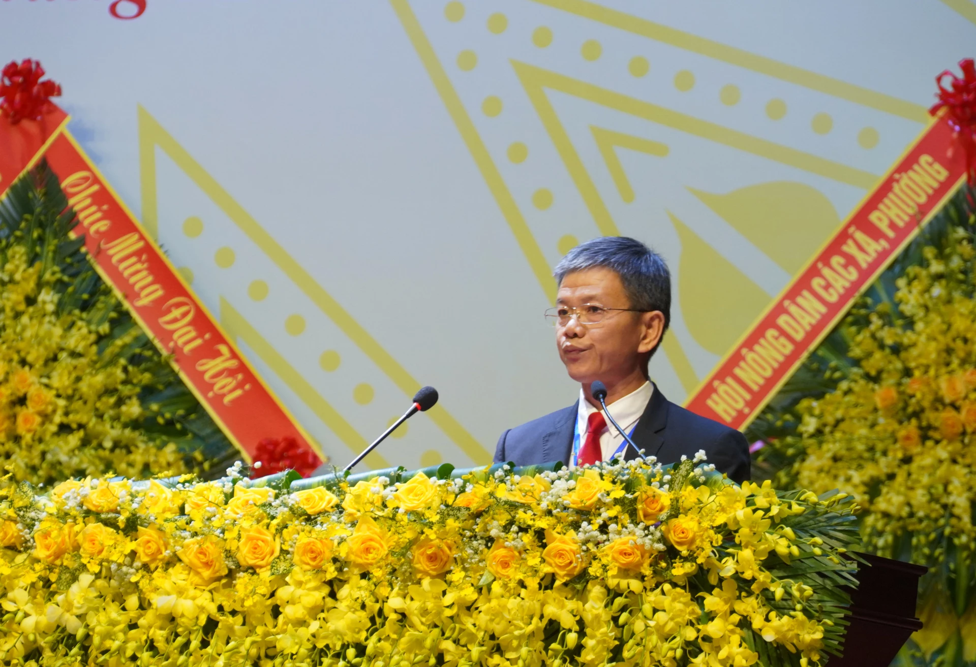 Đồng chí Trần Tiến Sỹ, Phó Chủ tịch Ủy ban MTTQ Việt Nam tỉnh, Chủ tịch Hội Nông dân phát biểu khai mạch đại hội - Ảnh: N.H 