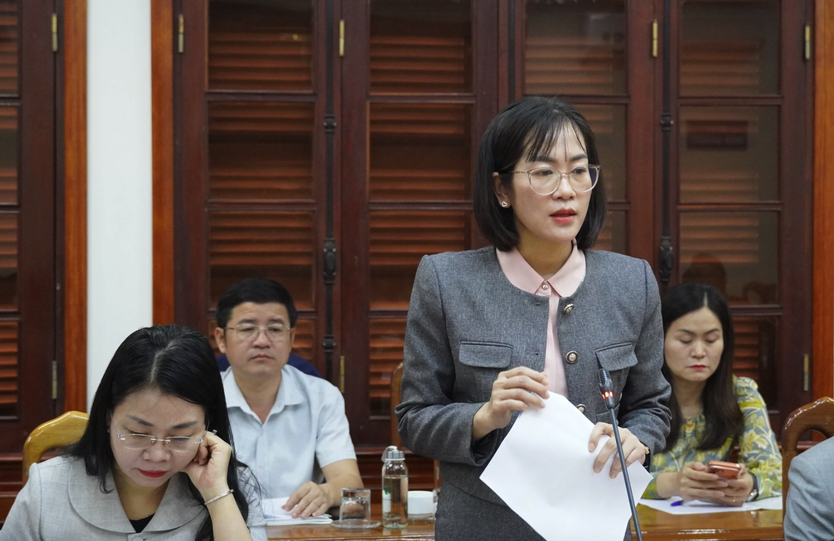 Đại diện lãnh đạo các sở, ngành phát biểu tại buổi làm việc - Ảnh: X.P