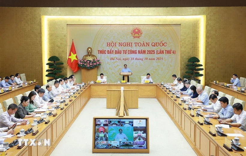 Thủ tướng Phạm Minh Chính chủ trì Hội nghị toàn quốc lần thứ 4 về thúc đẩy đầu tư công năm 2025. (Ảnh: Dương Giang/TTXVN)