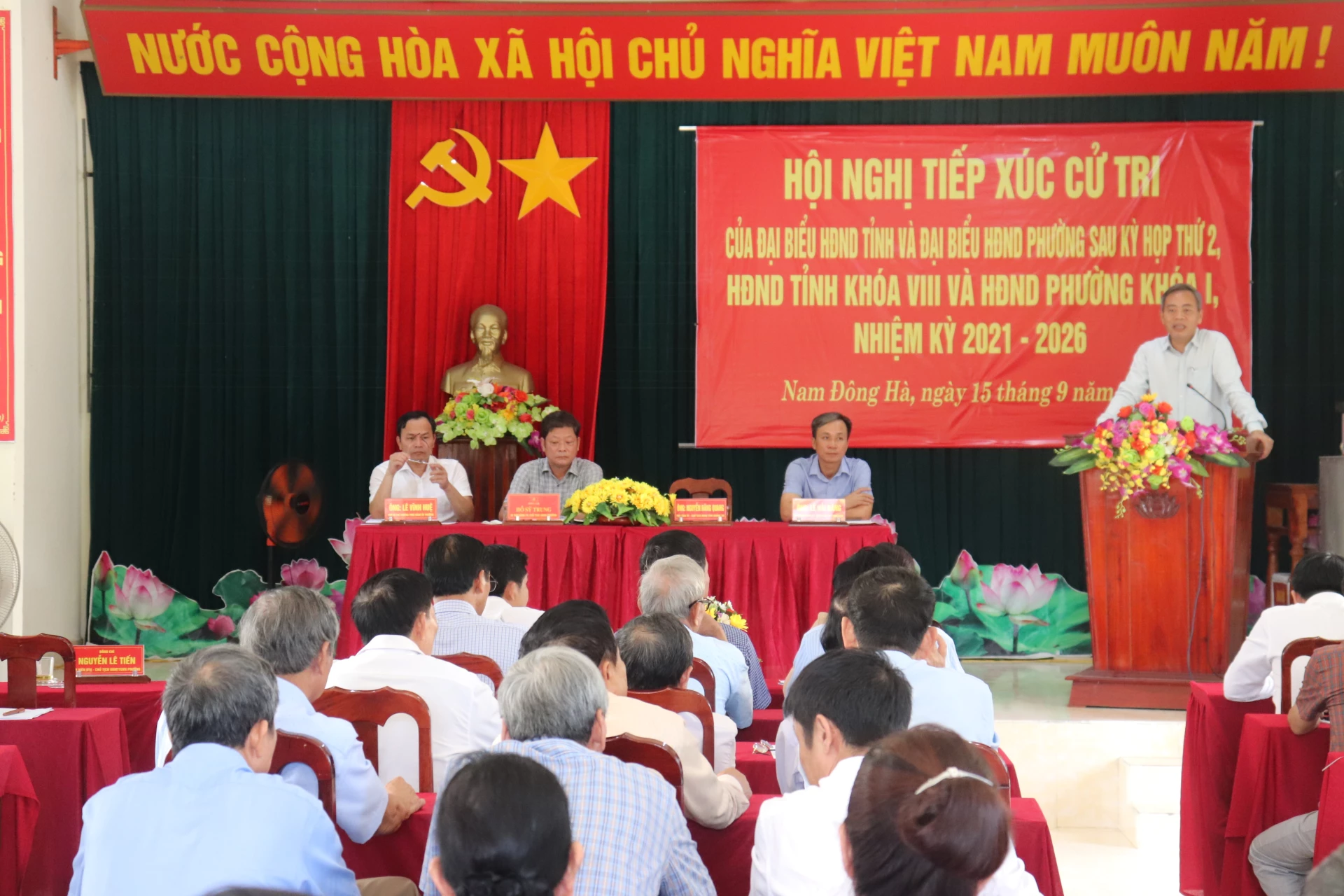 Phó Bí thư Tỉnh ủy, Chủ tịch HĐND tỉnh Nguyễn Đăng Quang phát biểu tại hội nghị tiếp xúc cử tri - Ảnh: T.P