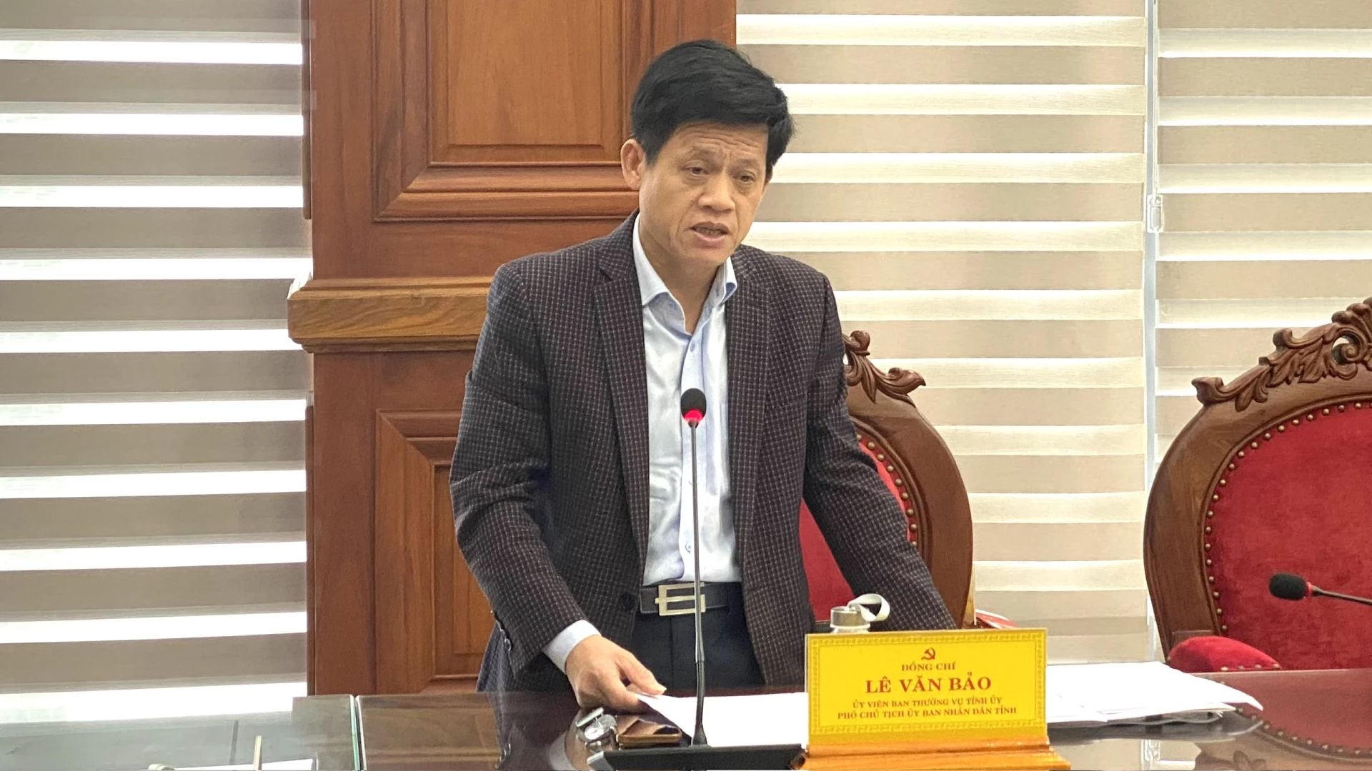 Đồng chí Lê Văn Bảo - Ủy viên Ban Thường vụ Tỉnh ủy, Phó Chủ tịch UBND tỉnh phát biểu tại buổi làm việc - Ảnh: NL