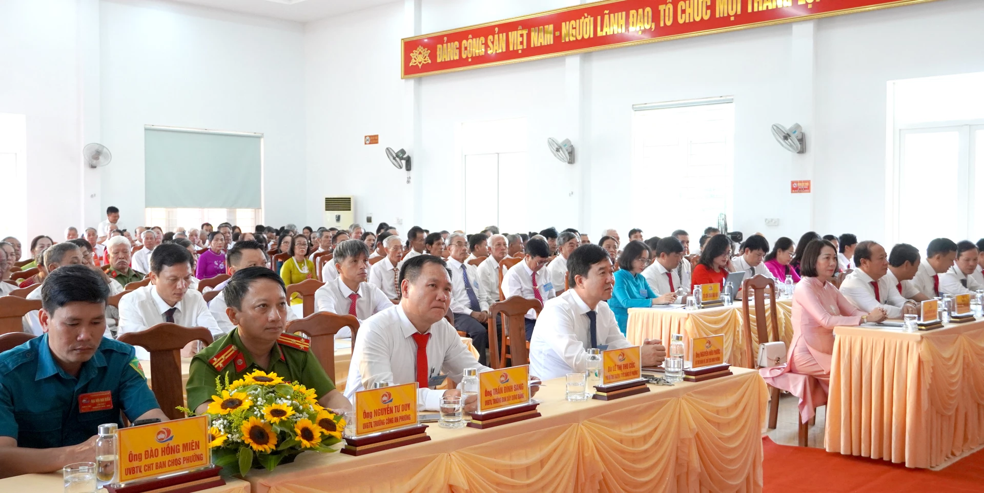 Các đại biểu tham dự. Ảnh: H.Tr.