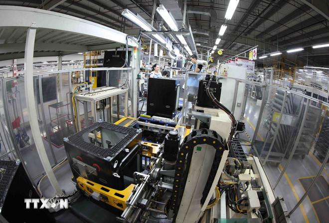 Hàn Quốc hiện là một trong những đối tác kinh tế quan trọng hàng đầu của Việt Nam: đứng đầu về đầu tư trực tiếp (FDI), đứng thứ hai về ODA. Trong ảnh: Dây chuyền lắp ráp máy giặt tự động hóa của Công ty trách nhiệm hữu hạn LG Electronics Việt Nam Hải Phòng (100% vốn Hàn Quốc). (Ảnh: Vũ Sinh/TTXVN) ttxvn-0808-viet-nam-han-quoc-30.jpg