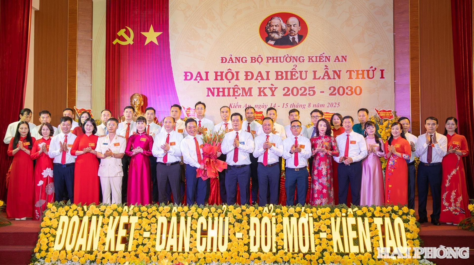 Ban chấp hành Đảng bộ phường Kiến An nhiệm kỳ 2025-2030 ra mắt đại hội