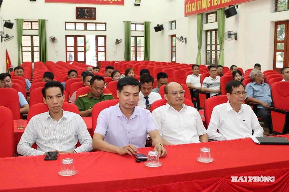 Các đại biểu dự hội nghị tiếp xúc doanh nghiệp xã Vĩnh Thuận