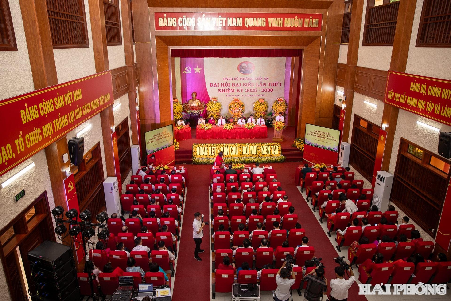 Quang cảnh đại hội