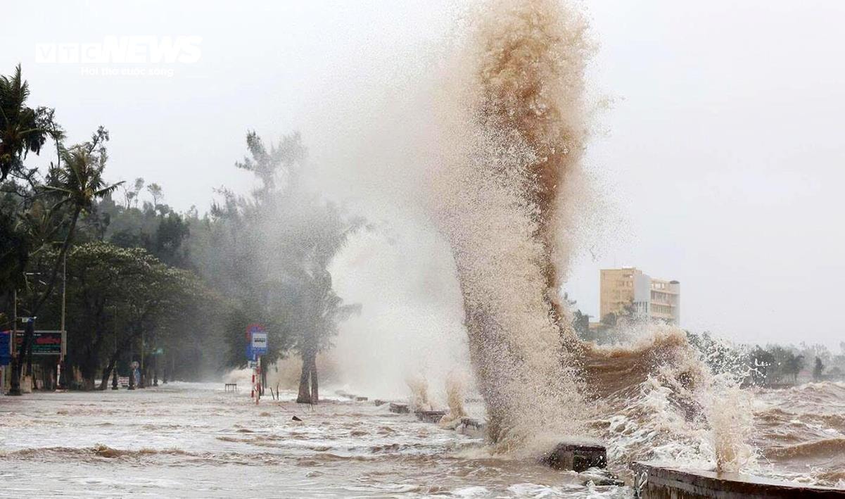 Vùng áp thấp trên Biển Đông khả năng mạnh lên thành áp thấp nhiệt đới trong 24 giờ tới. (Ảnh minh hoạ: Minh Khang)