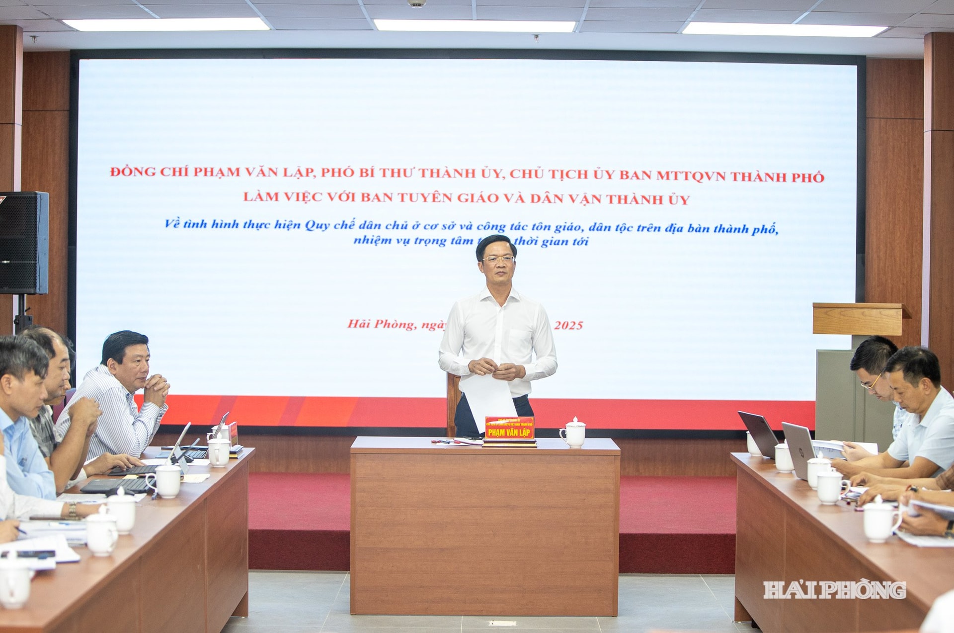 Đồng chí Phạm Văn Lập, Phó Bí thư Thành uỷ, Chủ tịch Uỷ ban MTTQ Việt Nam thành phó phát biểu kết luận cuộc làm việc