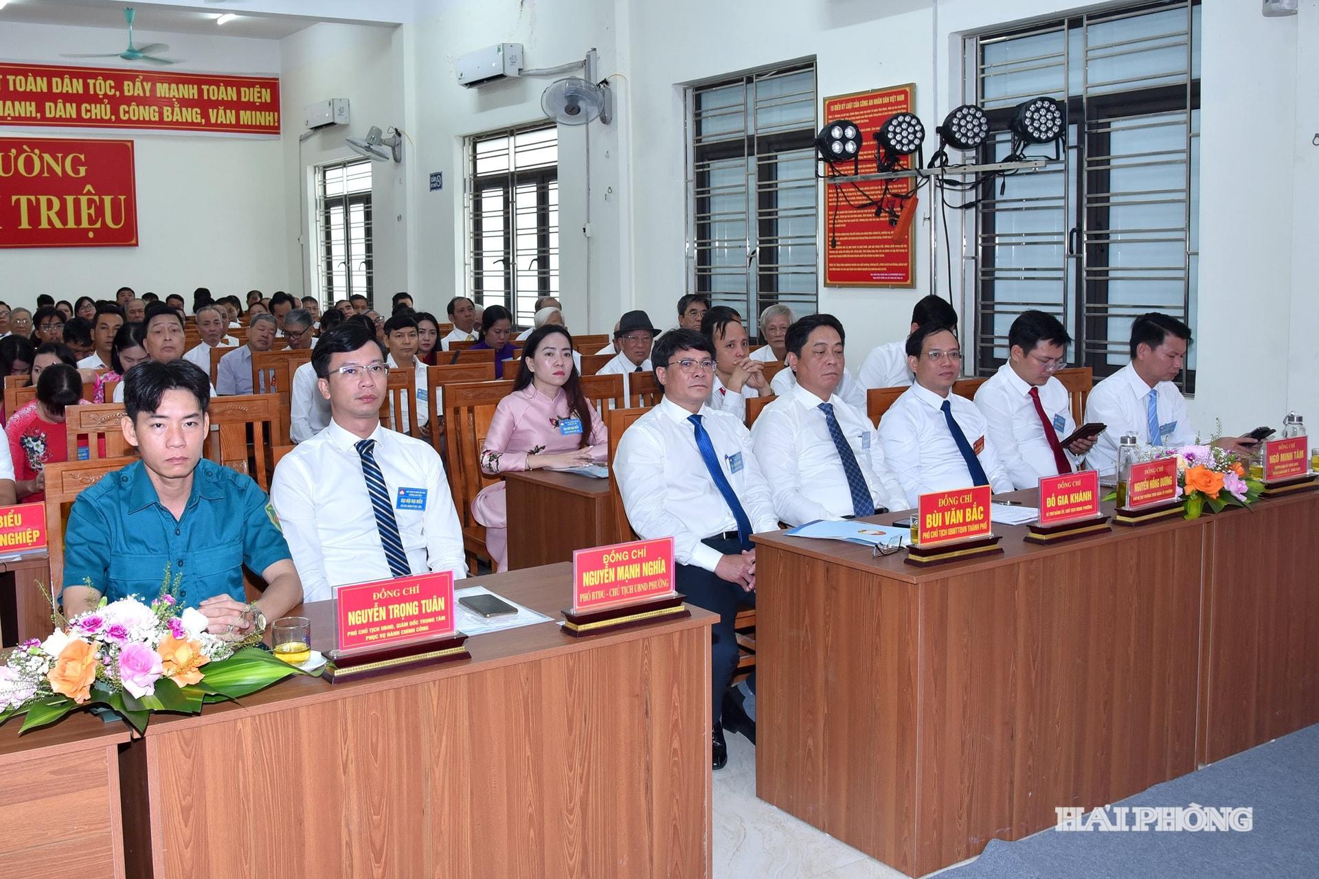 Các đại biểu dự Đại hội Uỷ ban MTTQ Việt Nam phường Nam Triệu.