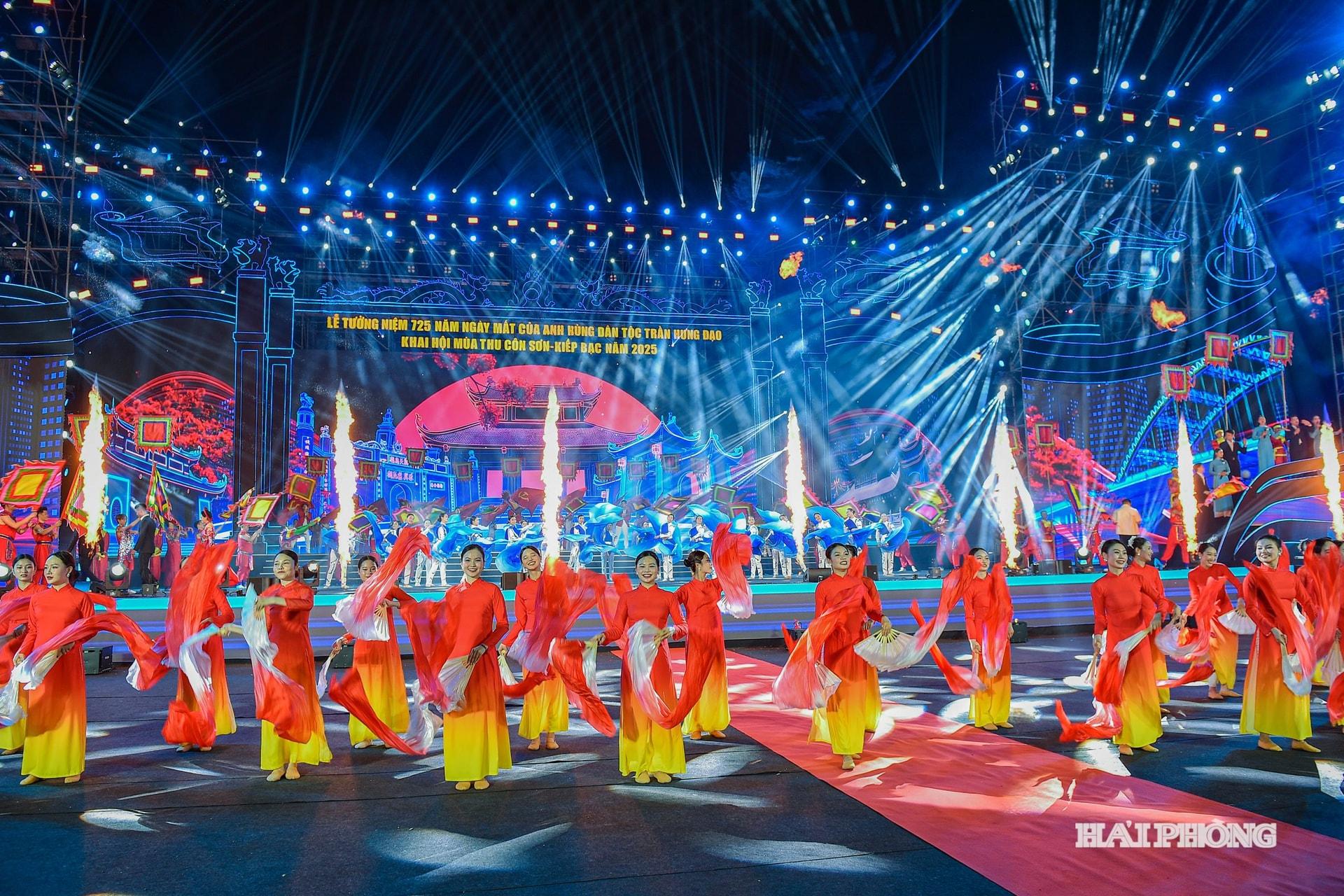 Chương trình nghệ thuật đặc biệt tạo nên chiều sâu cảm xúc của đêm khai hội.