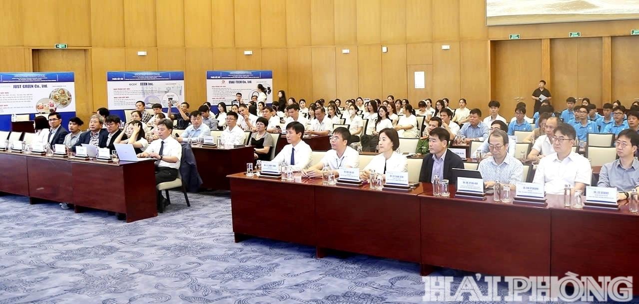 Các đại biểu dự phiên kết nối cung- cầu công nghệ.