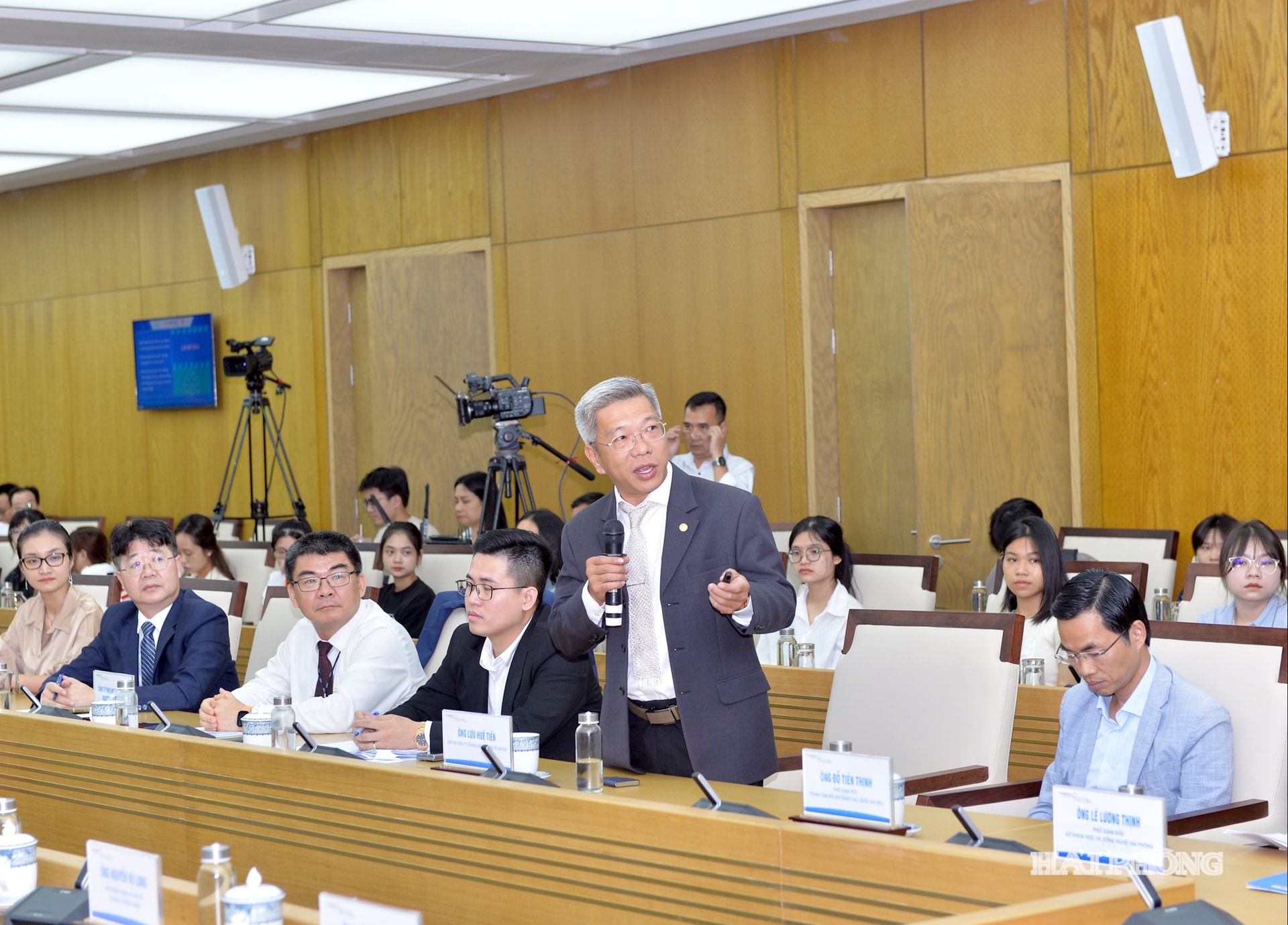 Ông Lưu Huê Tiến, Chủ tịch Hội đồng khoa học và đào tạo Sun Edu phát biểu tham luận tại hội thảo