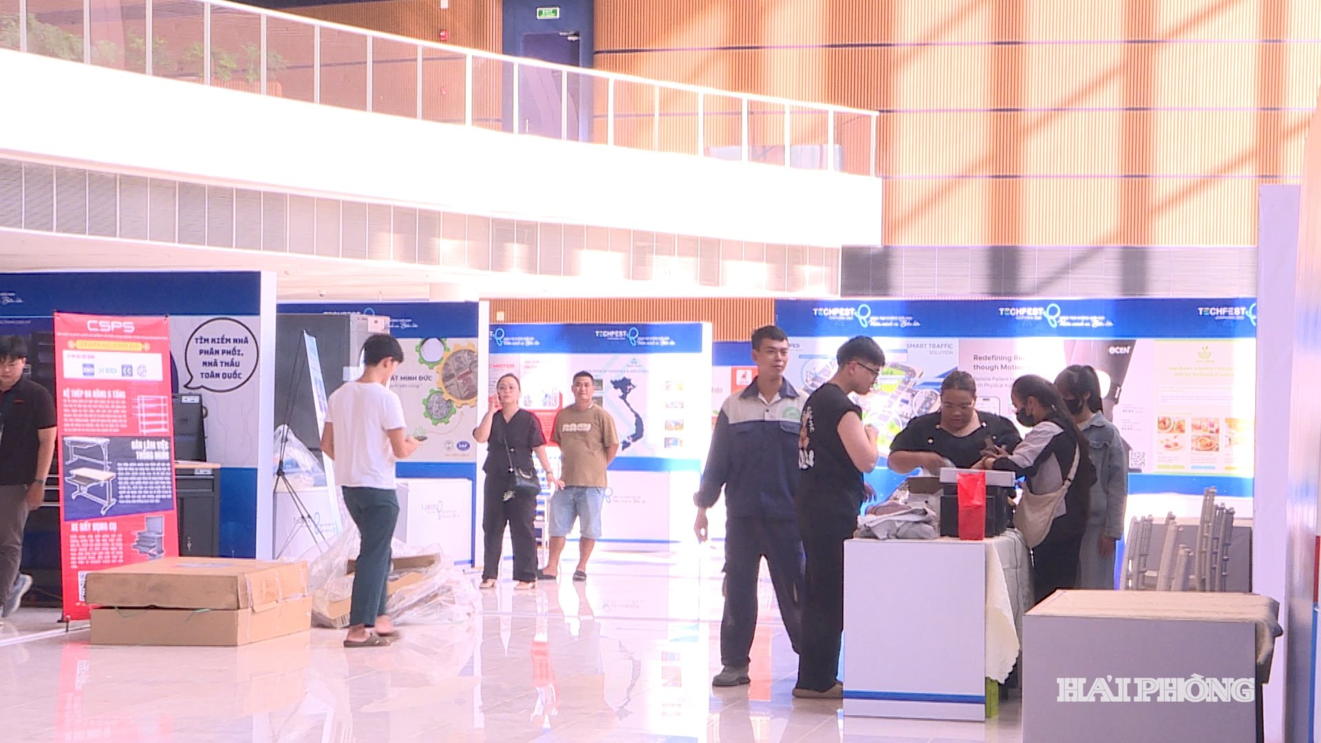 Các đơn vị đang hoàn thiện các phần việc chuẩn bị cho lễ khai mạc Techfest Hải Phòng 2025