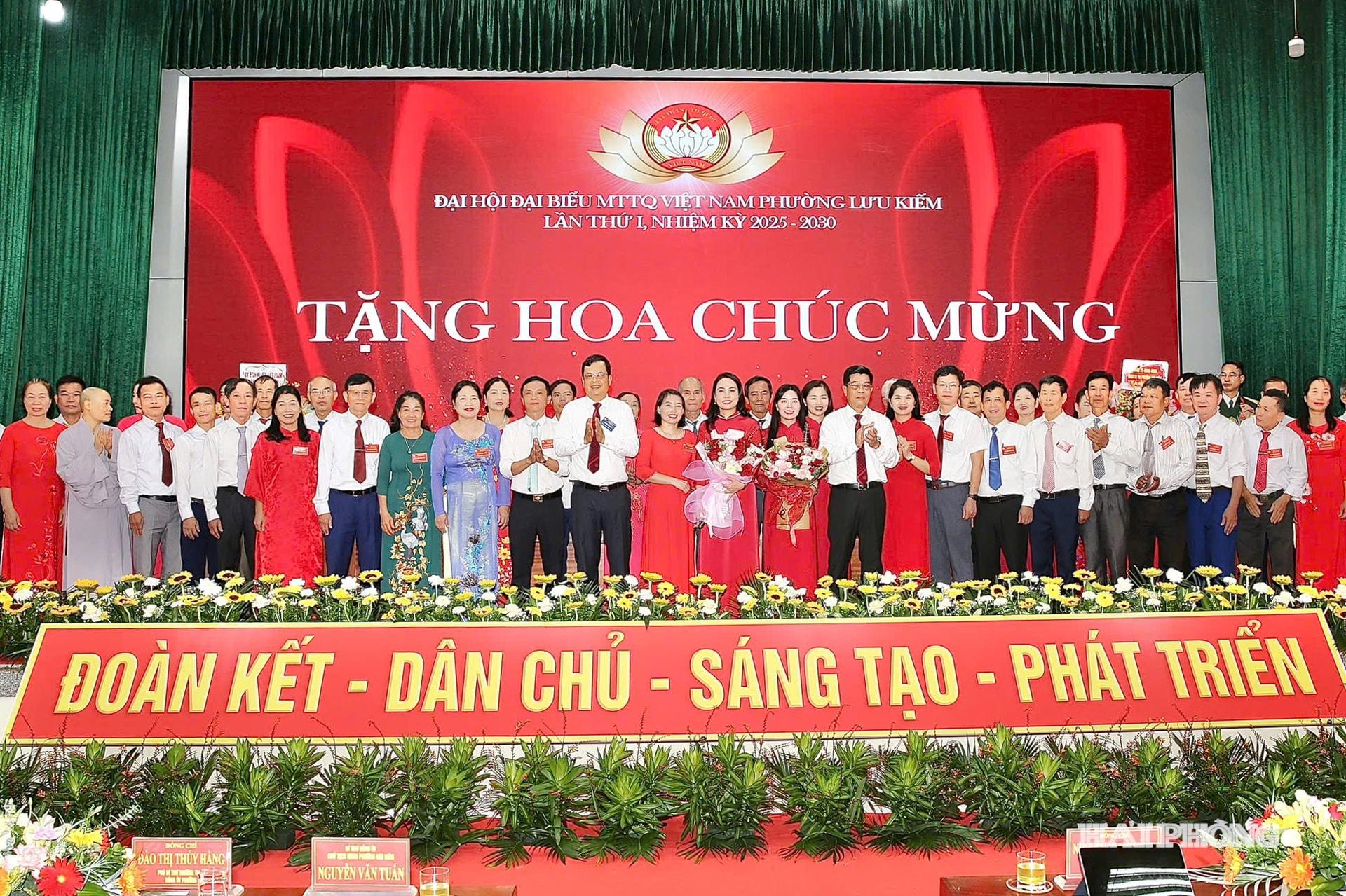 Ủy ban MTTQ phường Lưu Kiếm nhiệm kỳ 2025 - 2030 ra mắt Đại hội.