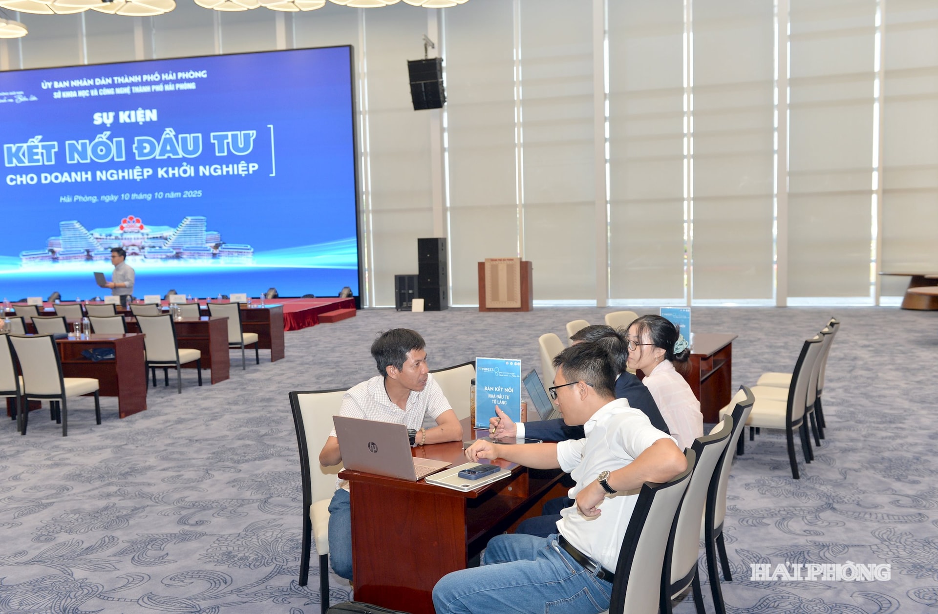 Doanh nghiệp khởi nghiệp trao đổi cùng các quỹ đầu tư tại sự kiện kết nối đầu tư TECHFEST Hải Phòng 2025