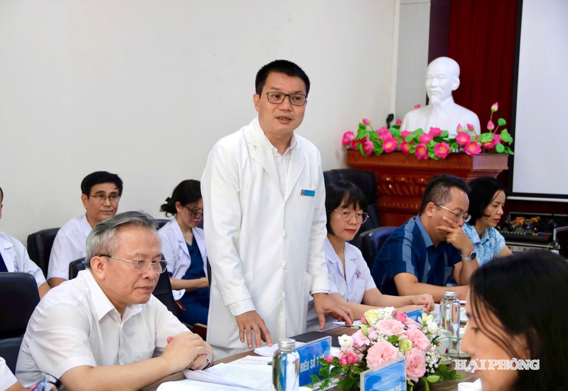 Lãnh đạo Bệnh viện Kiến An báo cáo