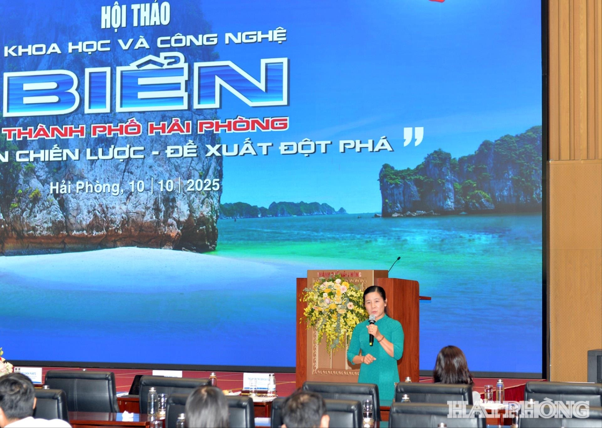 Đồng chí Phạm Thị Sen Quỳnh, Phó giám đốc Sở Khoa học và công nghệ phát biểu tại hội thảo