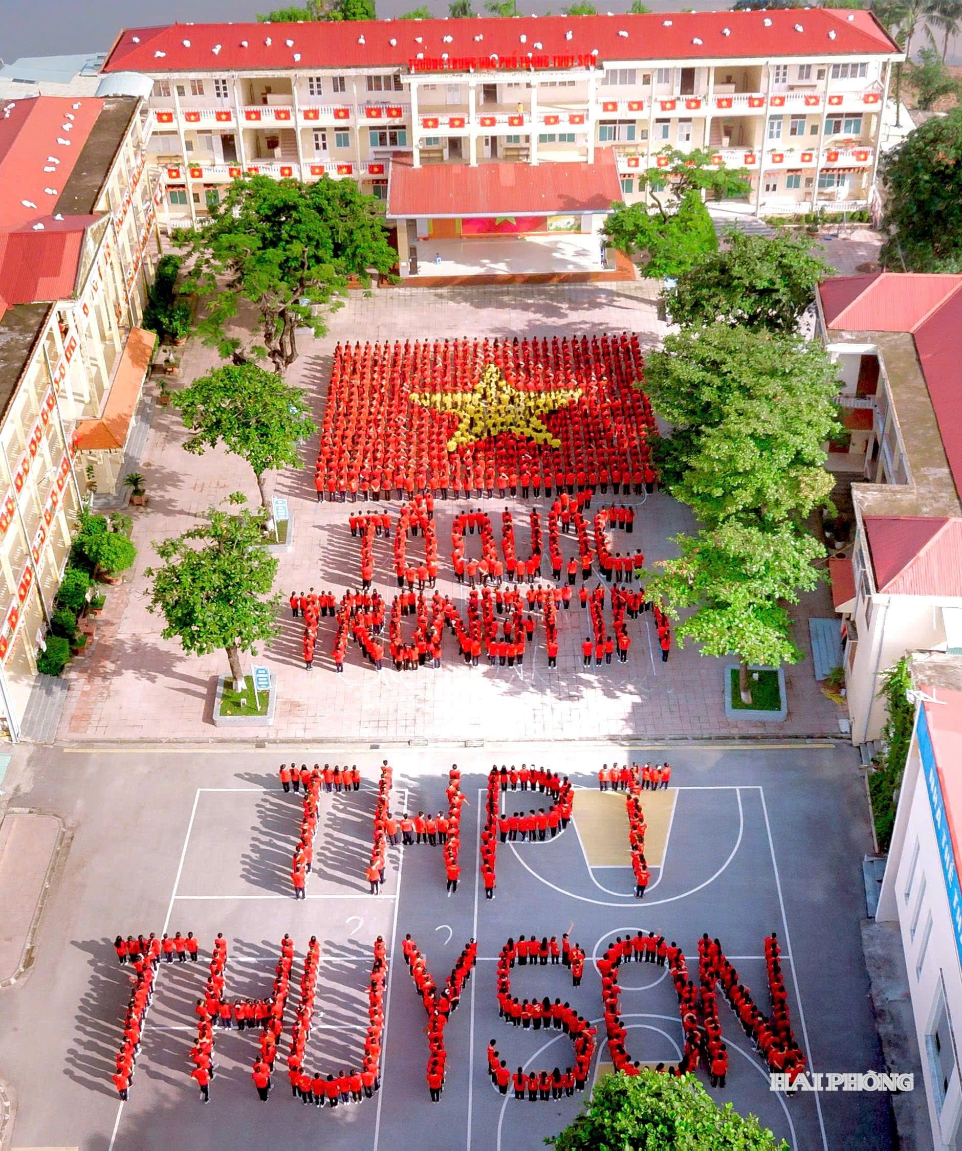 thuy-son.jpg