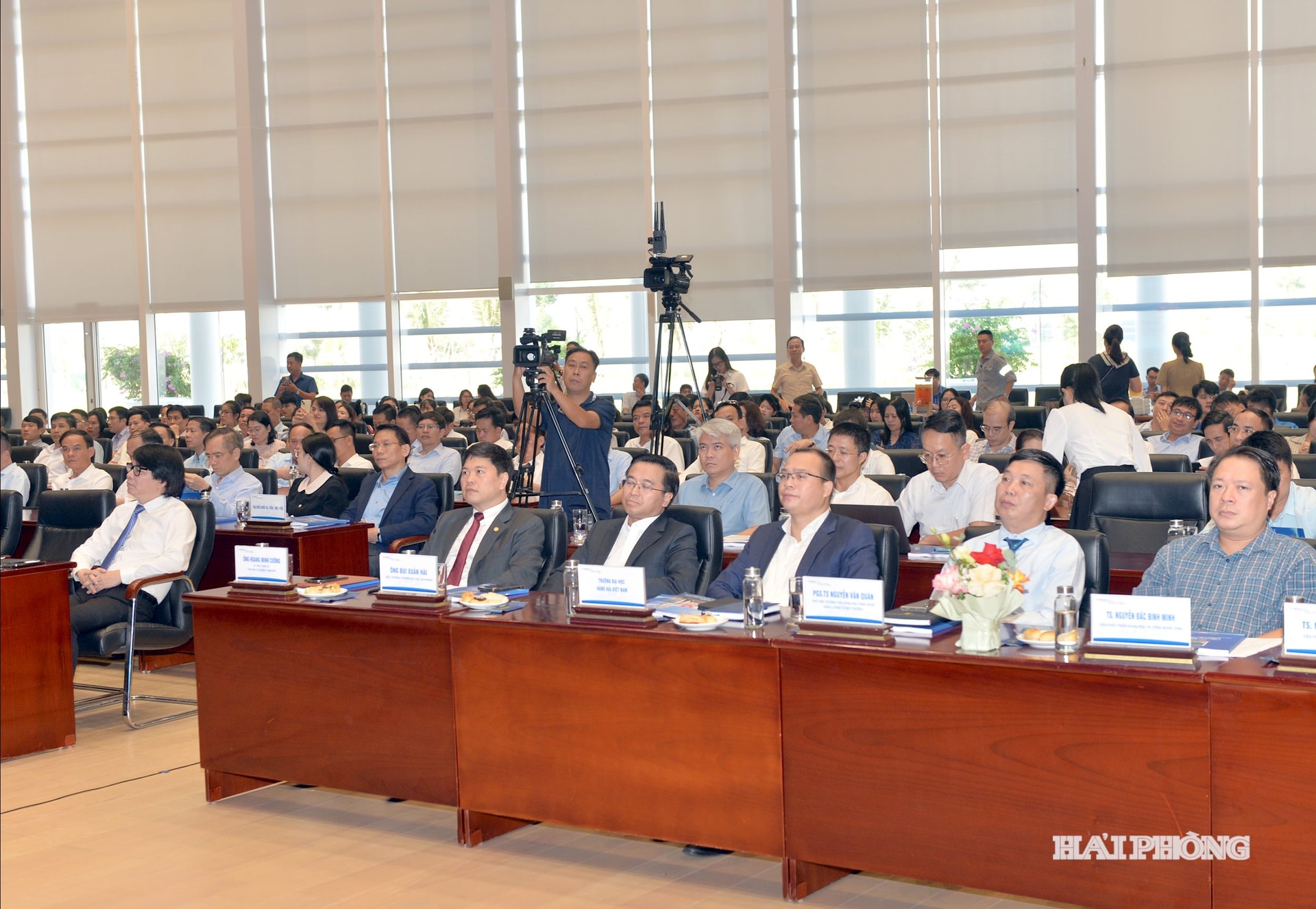 Các đại biểu dự hội thảo.