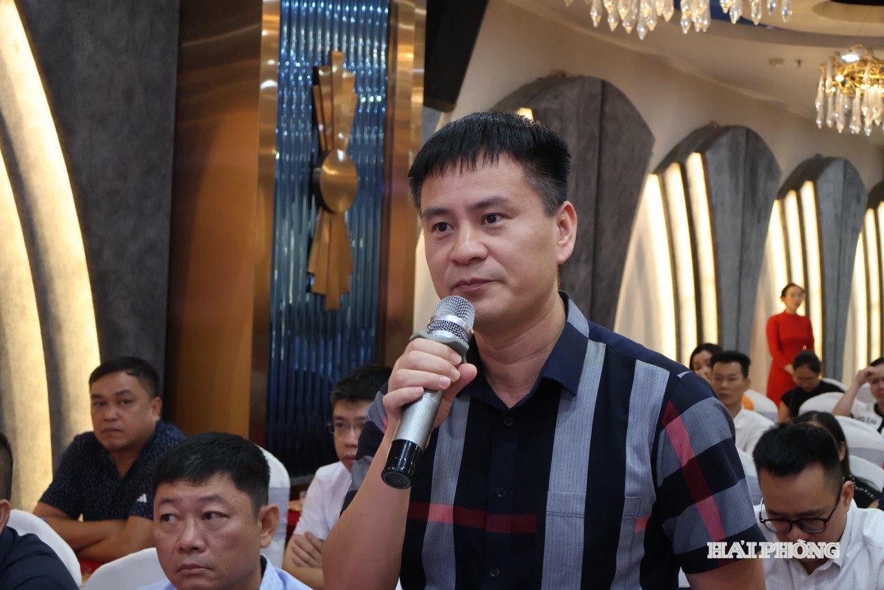 Đại diện doanh nghiệp phát biểu ý kiến tại hội nghị gặp gỡ, đối thoại