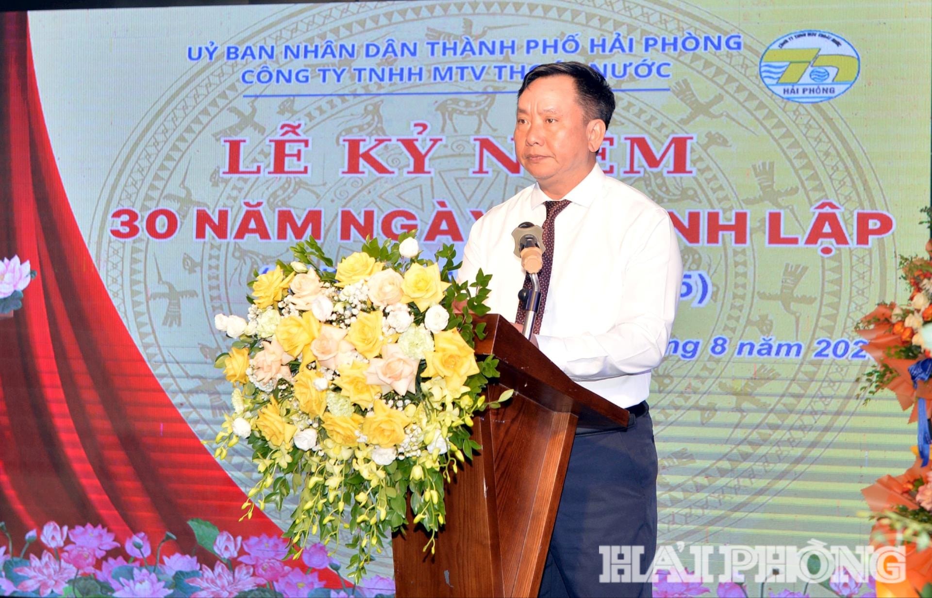 Đồng chí Trần Văn Quân, Phó chủ tịch UBND thành phố phát biểu tại Lễ kỷ niệm.