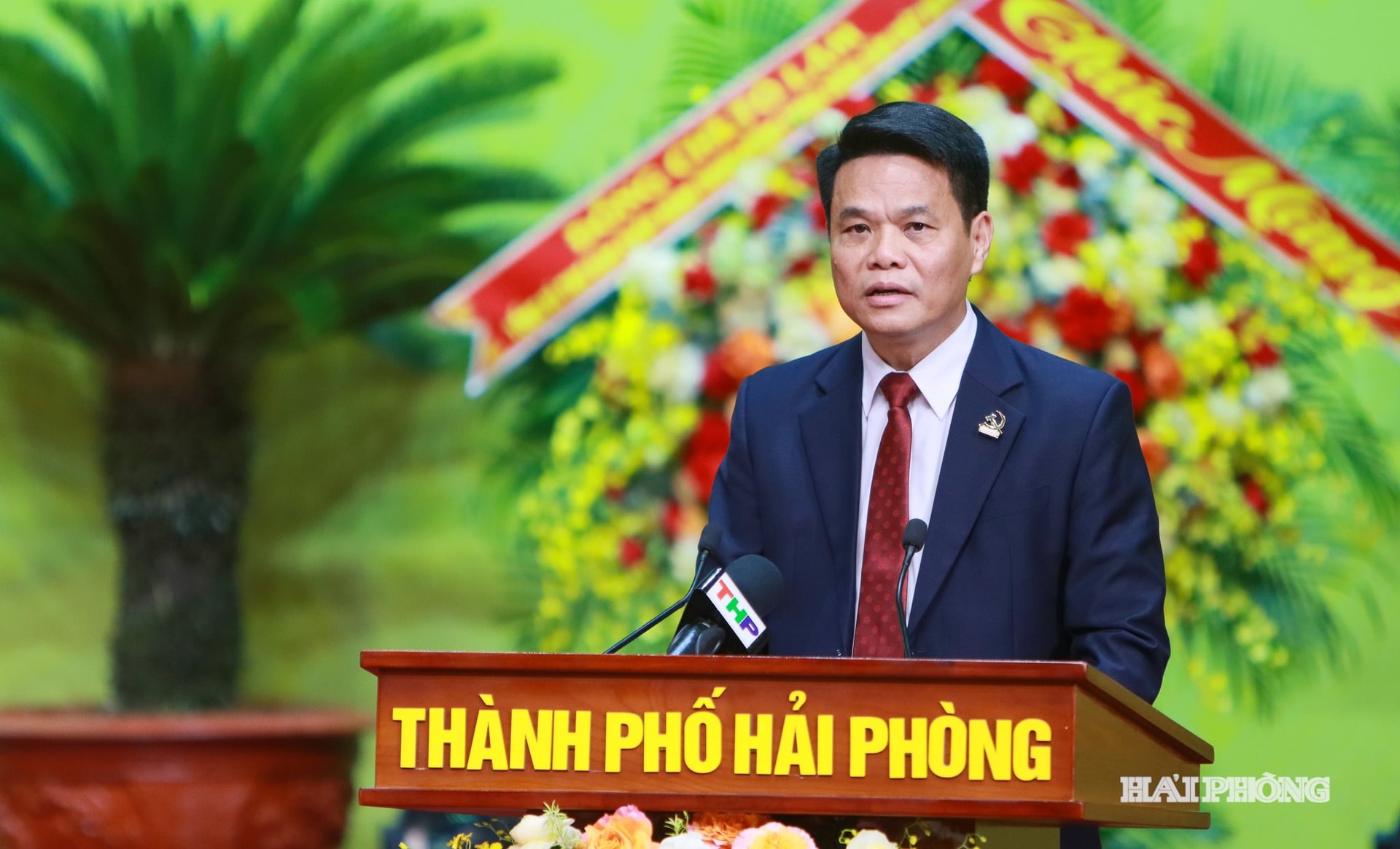 Đại hội nghe đồng chí Chủ tịch UBND Lê Ngọc Châu báo cáo chính trị, đánh giá toàn diện kết quả nhiệm kỳ qua, đề ra phương hướng cho chặng đường mới.