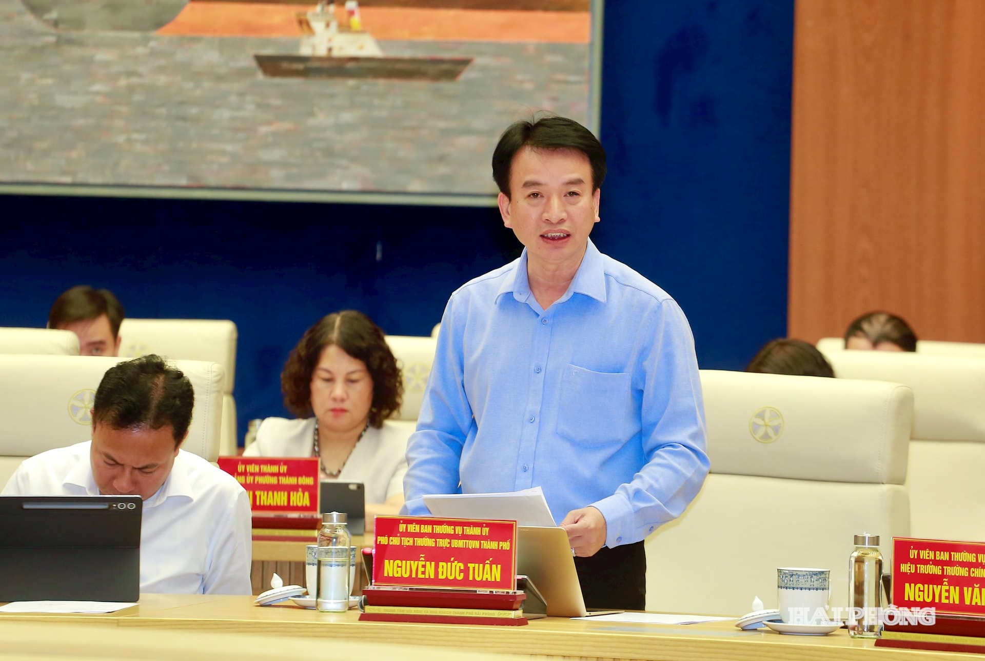 Đồng chí Nguyễn Đức Tuấn, Uỷ viên Ban Thường vụ Thành uỷ, Phó chủ tịch Thường trực UBMTTQ Việt Nam thành phố phát biểu ý kiến.