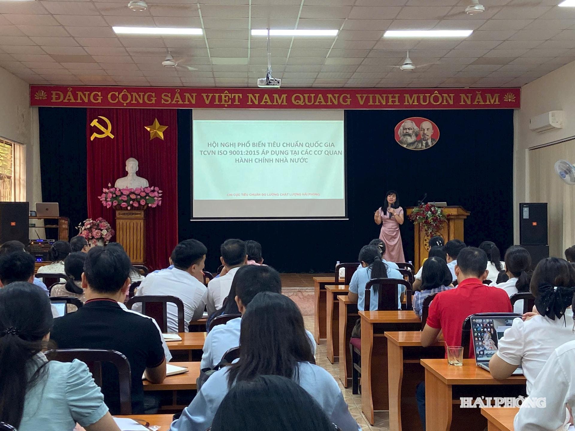 Giảng viên truyền đạt, phổ biến các nội dung tiêu chuẩn Quốc gia áp dụng tại cơ quan nhà nước