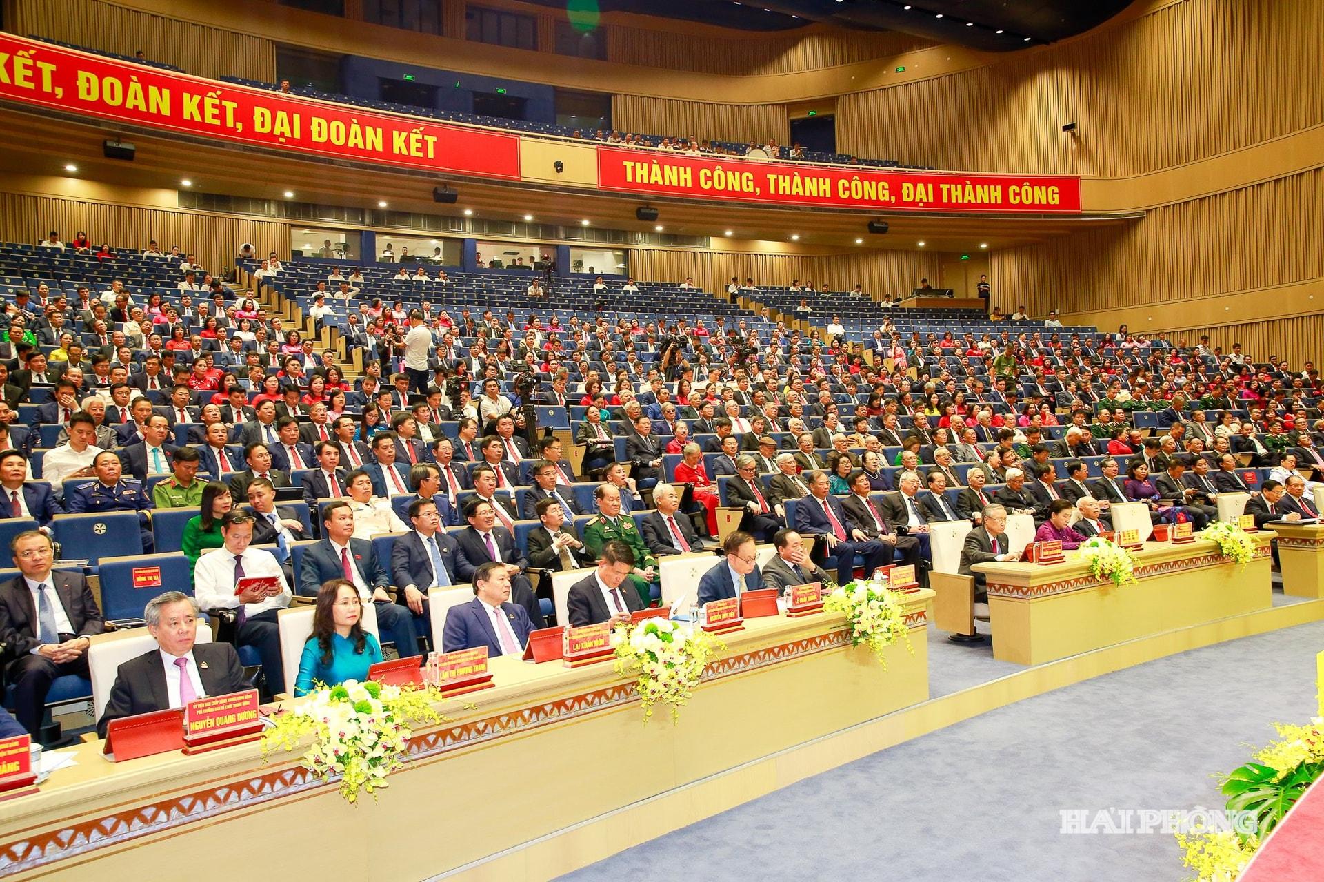 Cùng nhiều các đồng chí lãnh đạo, nguyên lãnh đạo thành phố qua các thời kỳ