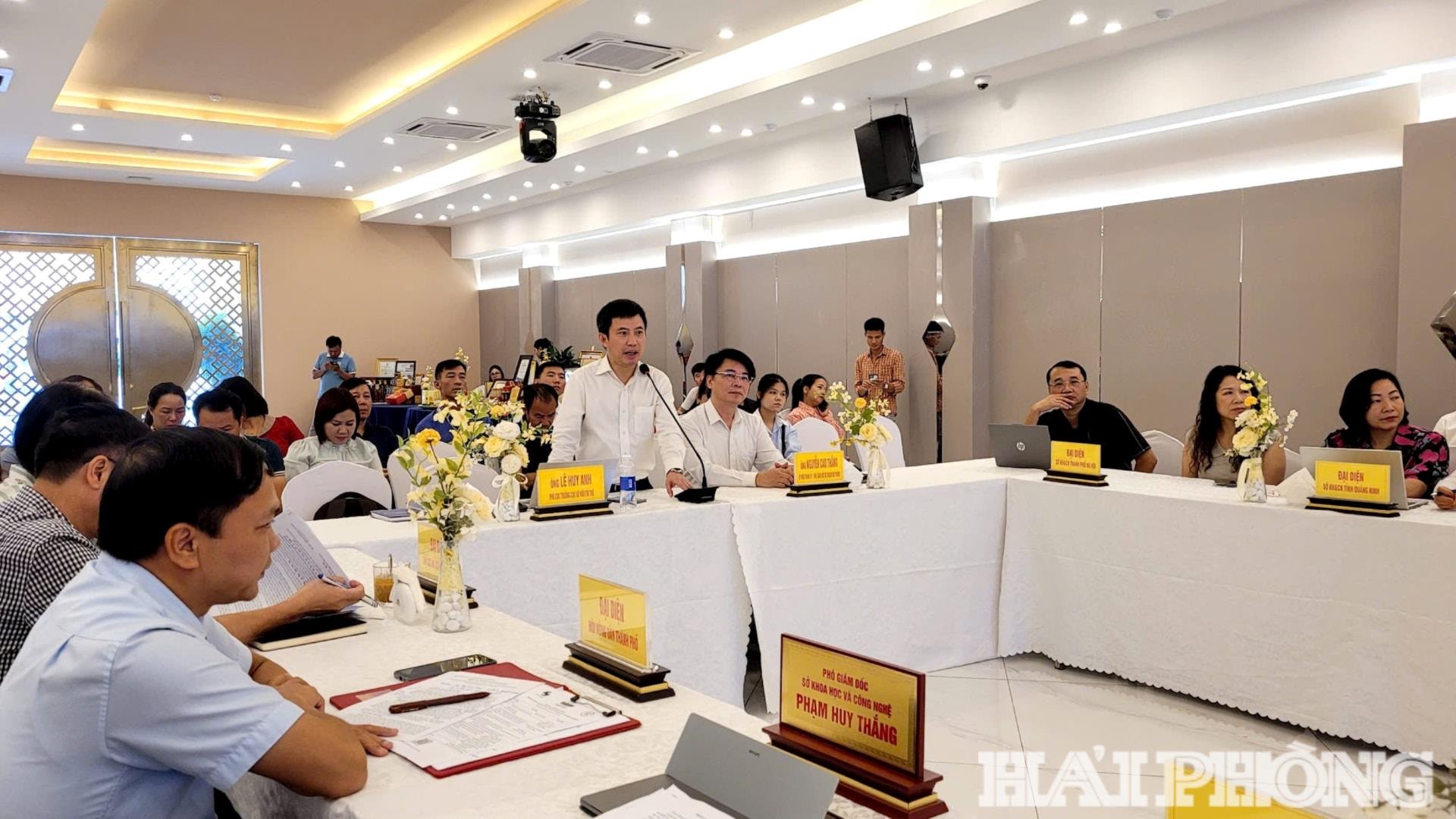 Quang cảnh hội tha